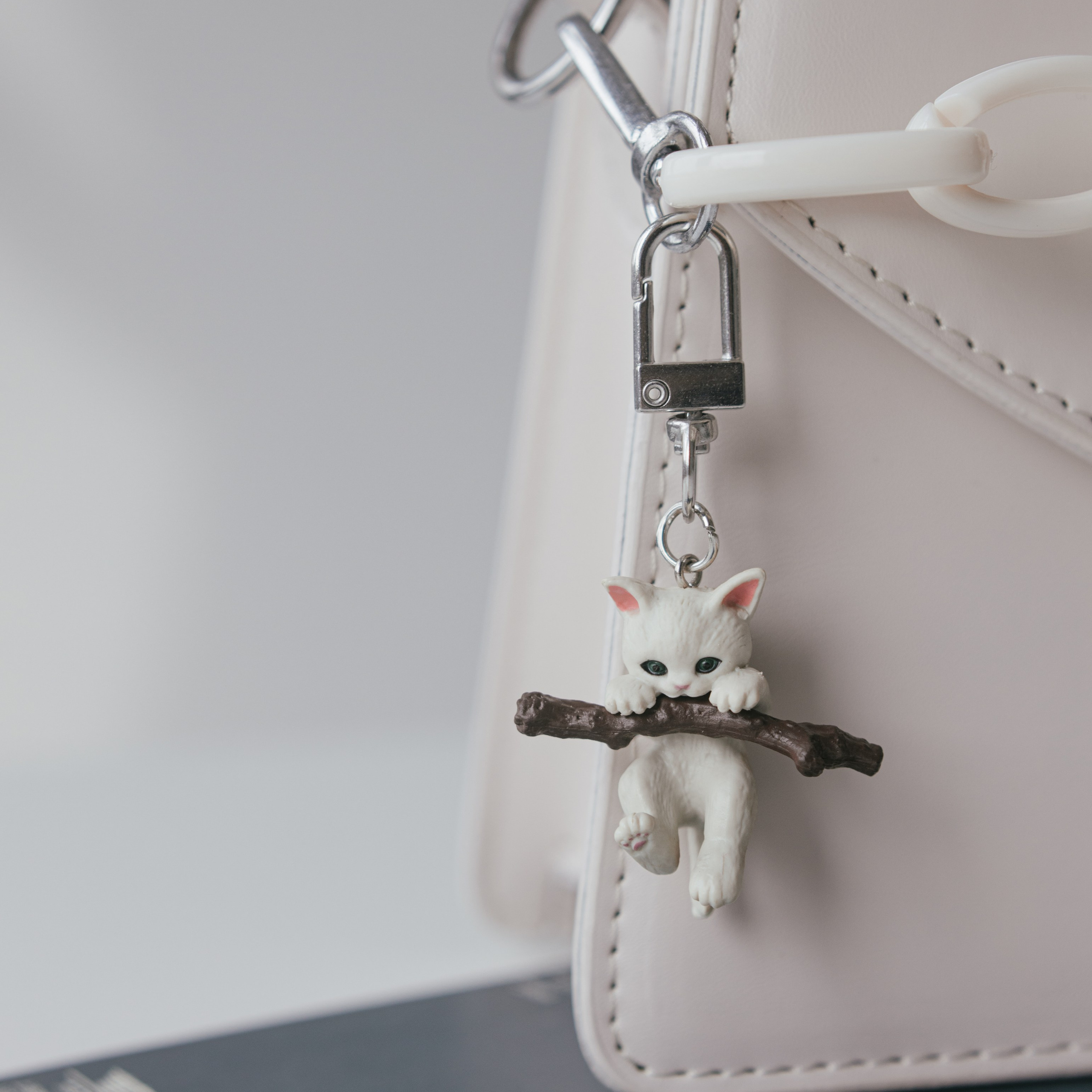 Брелки и броши. Фотосессии на маркетплейсы