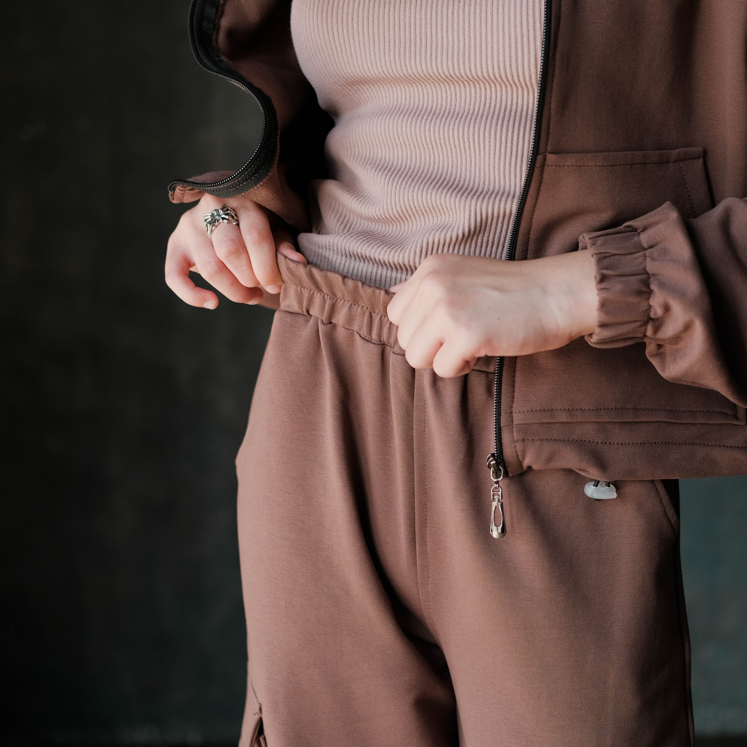 Спортивный костюм. Фотосессии на маркетплейсы