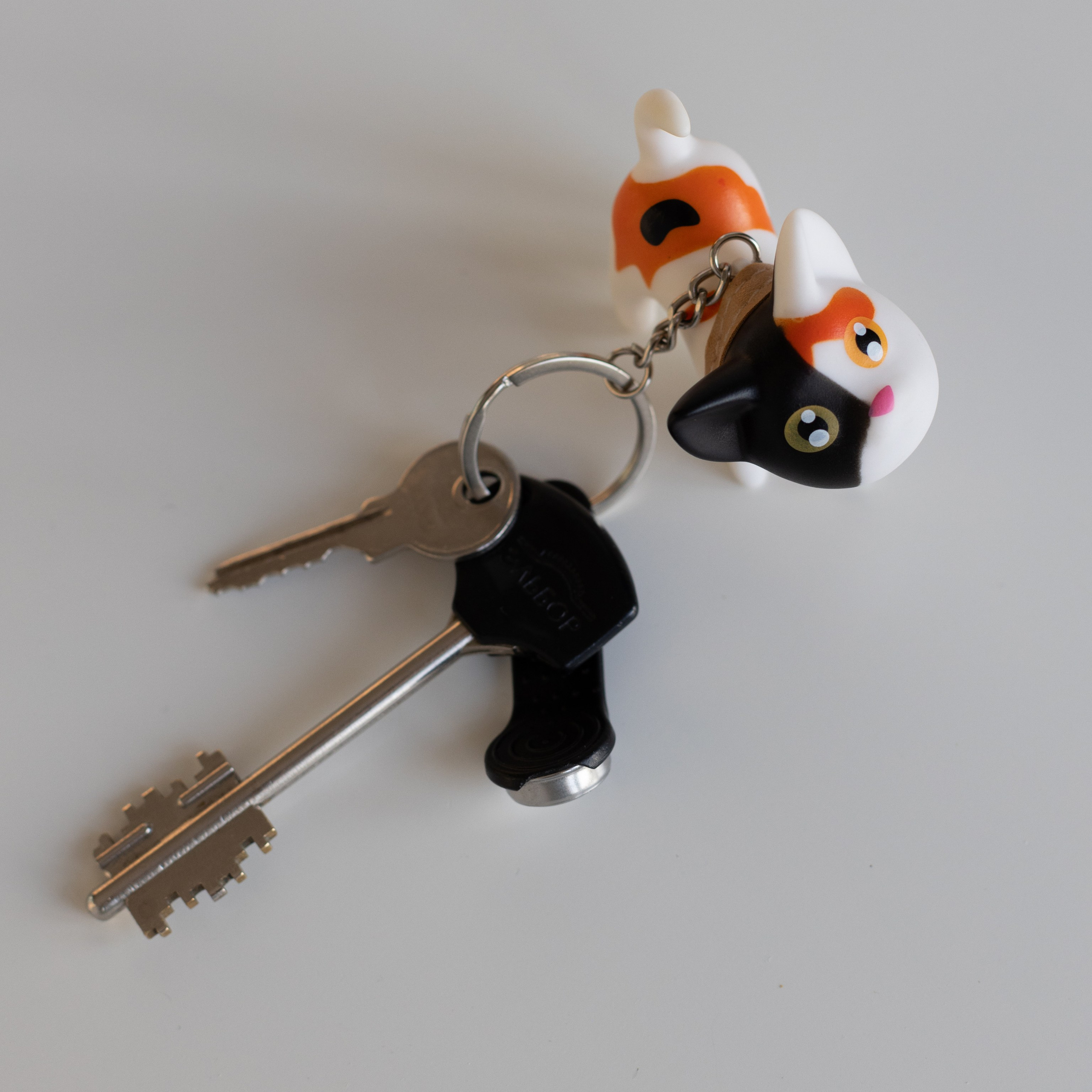 Брелок котик. Фотосессии на маркетплейсы