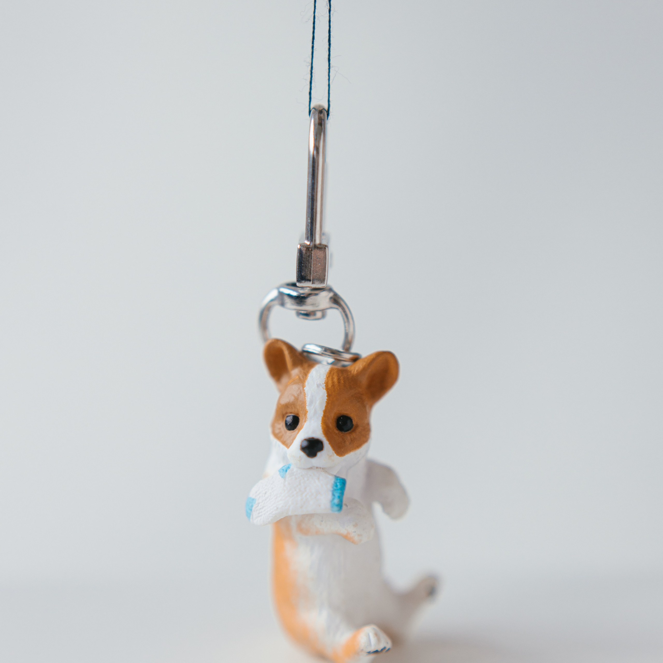 Брелки и броши. Фотосессии на маркетплейсы