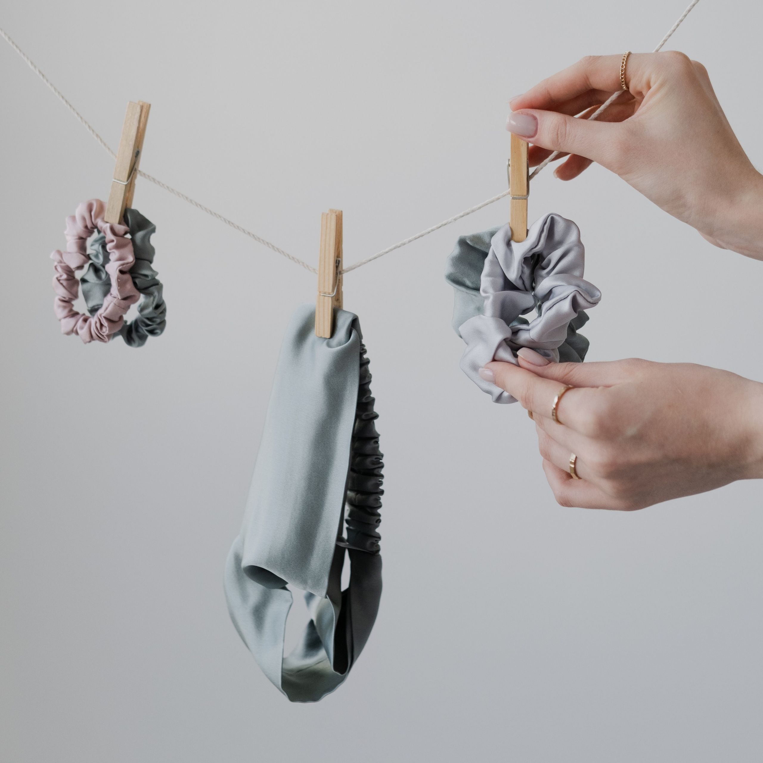 Шелковые резинки для волос. Фотосессии на маркетплейсы