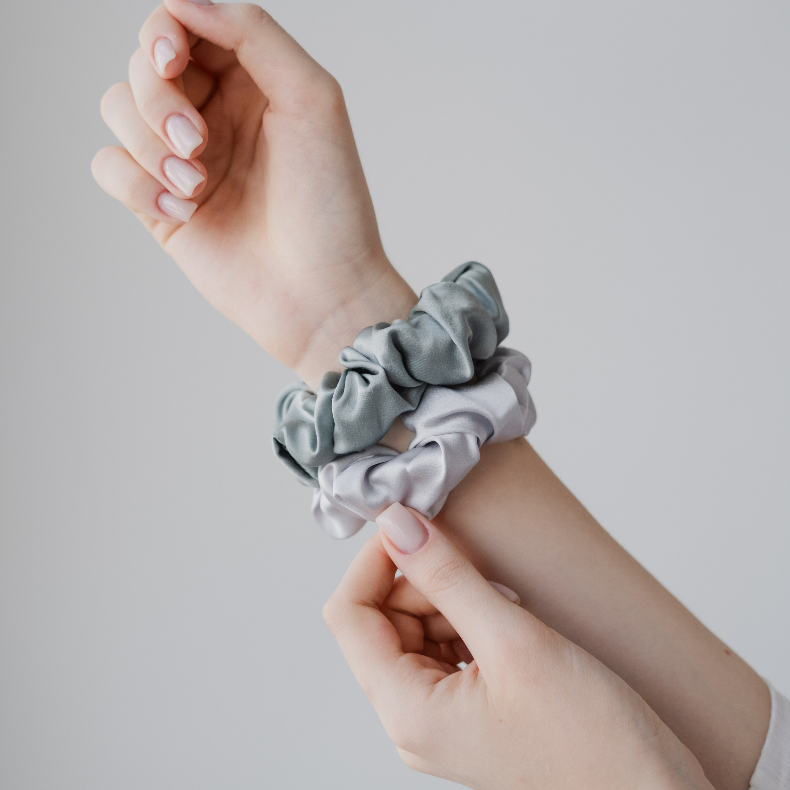 Шелковые резинки для волос. Фотосессии на маркетплейсы