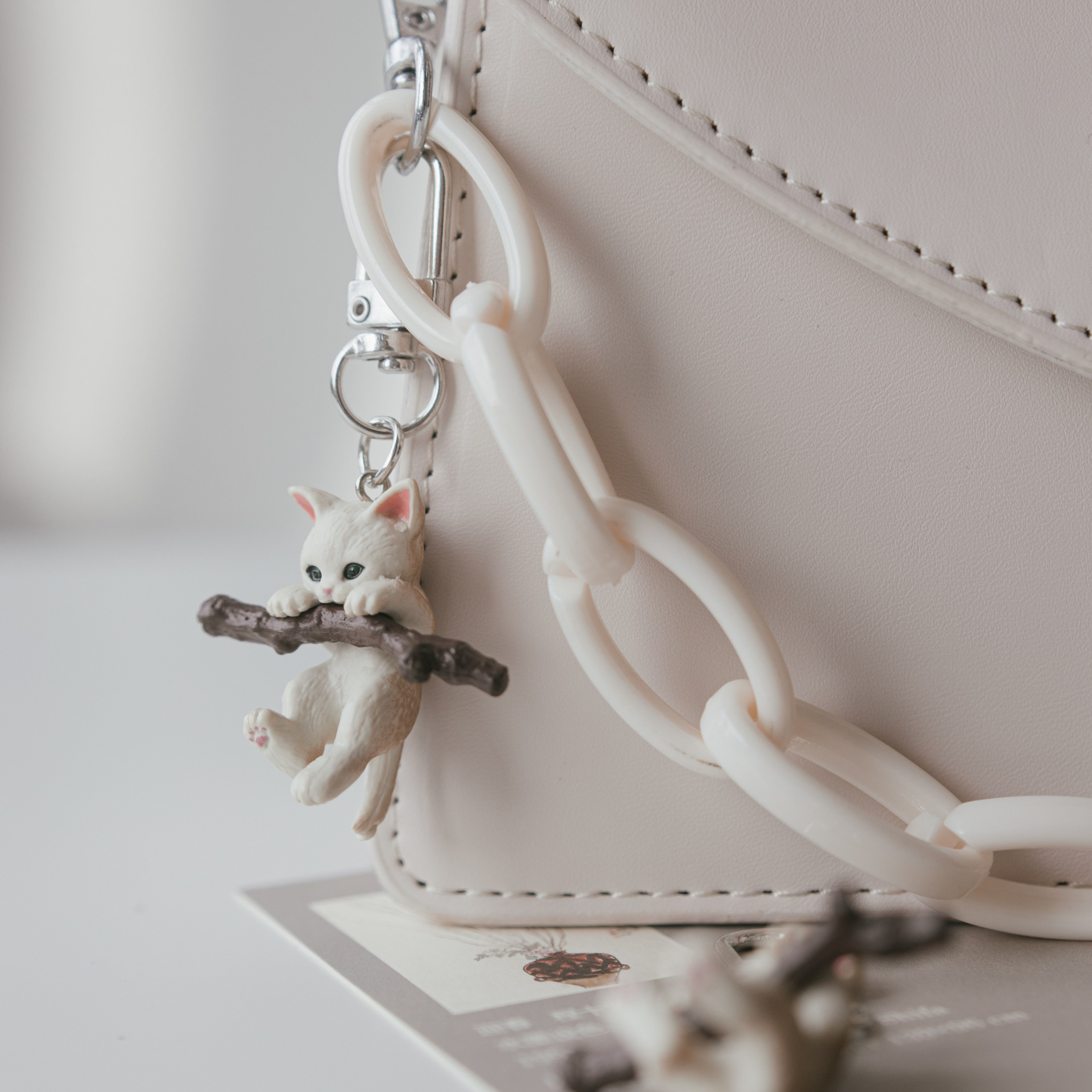 Брелки и броши. Фотосессии на маркетплейсы