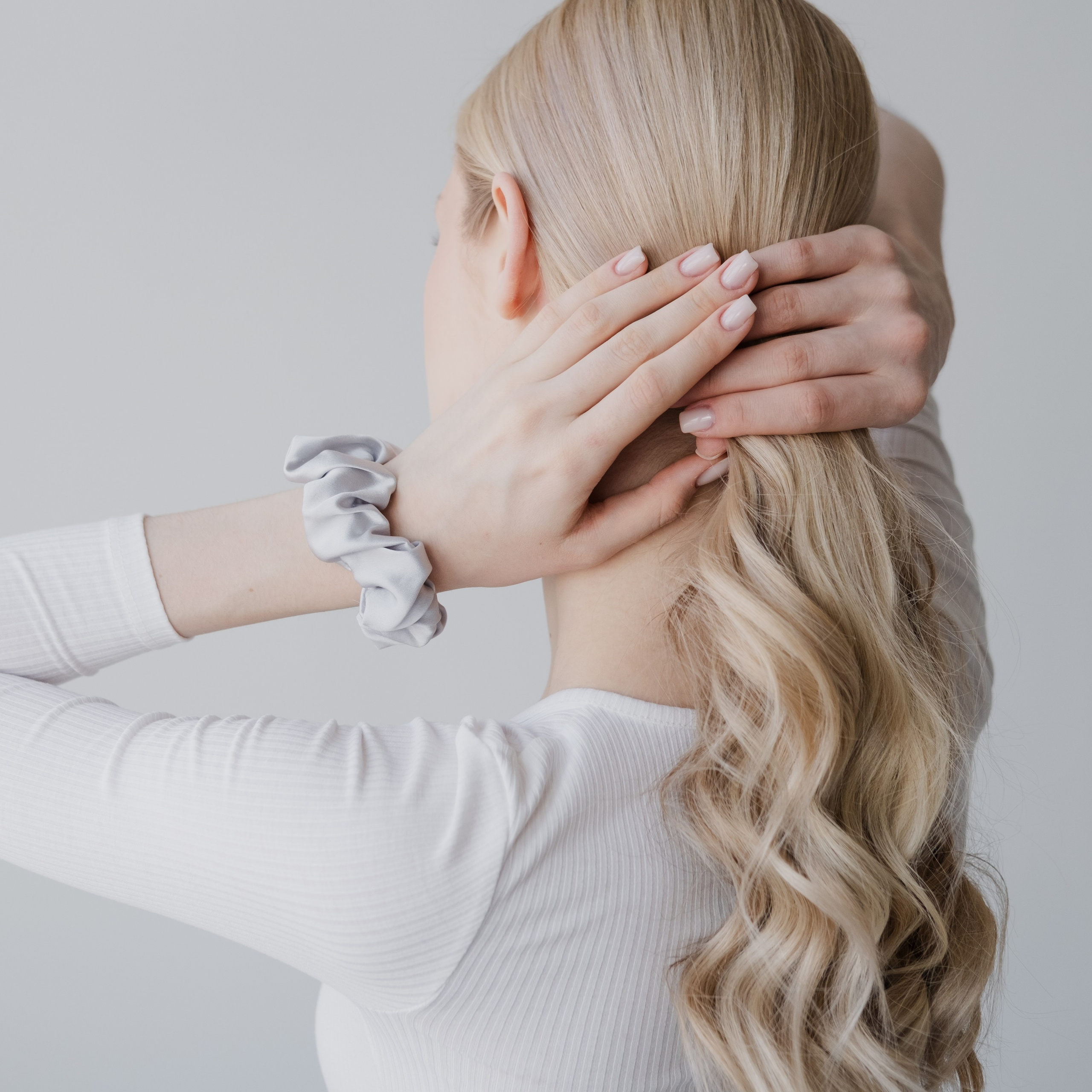 Шелковые резинки для волос. Фотосессии на маркетплейсы