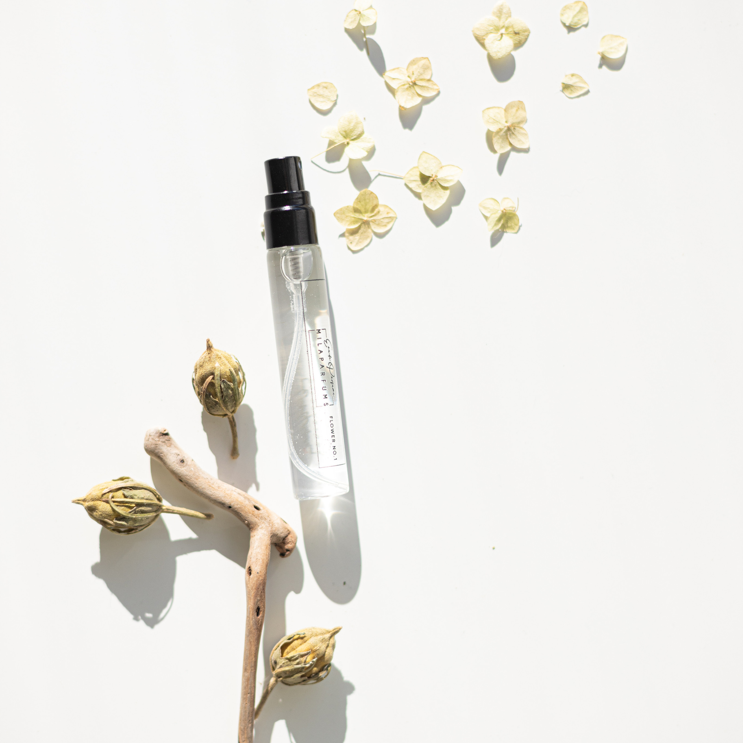 Парфюмы Мила. Фотосессии на маркетплейсы