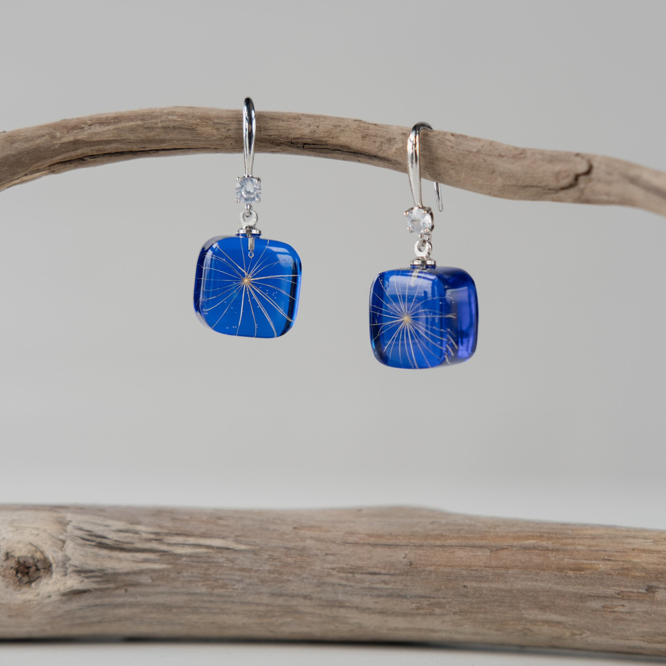 Украшения из эпоксидной смолы. Фотосессии на маркетплейсы