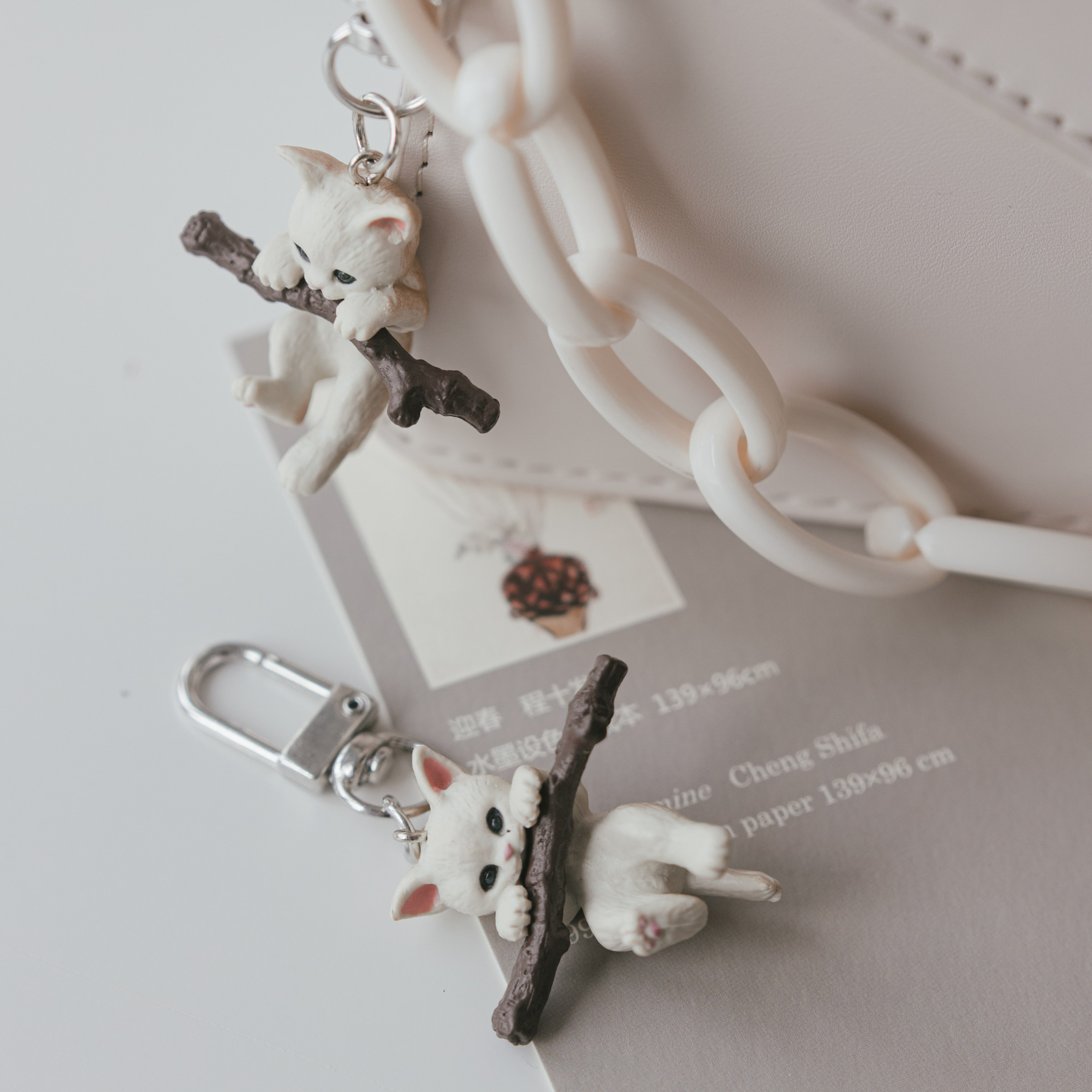 Брелки и броши. Фотосессии на маркетплейсы