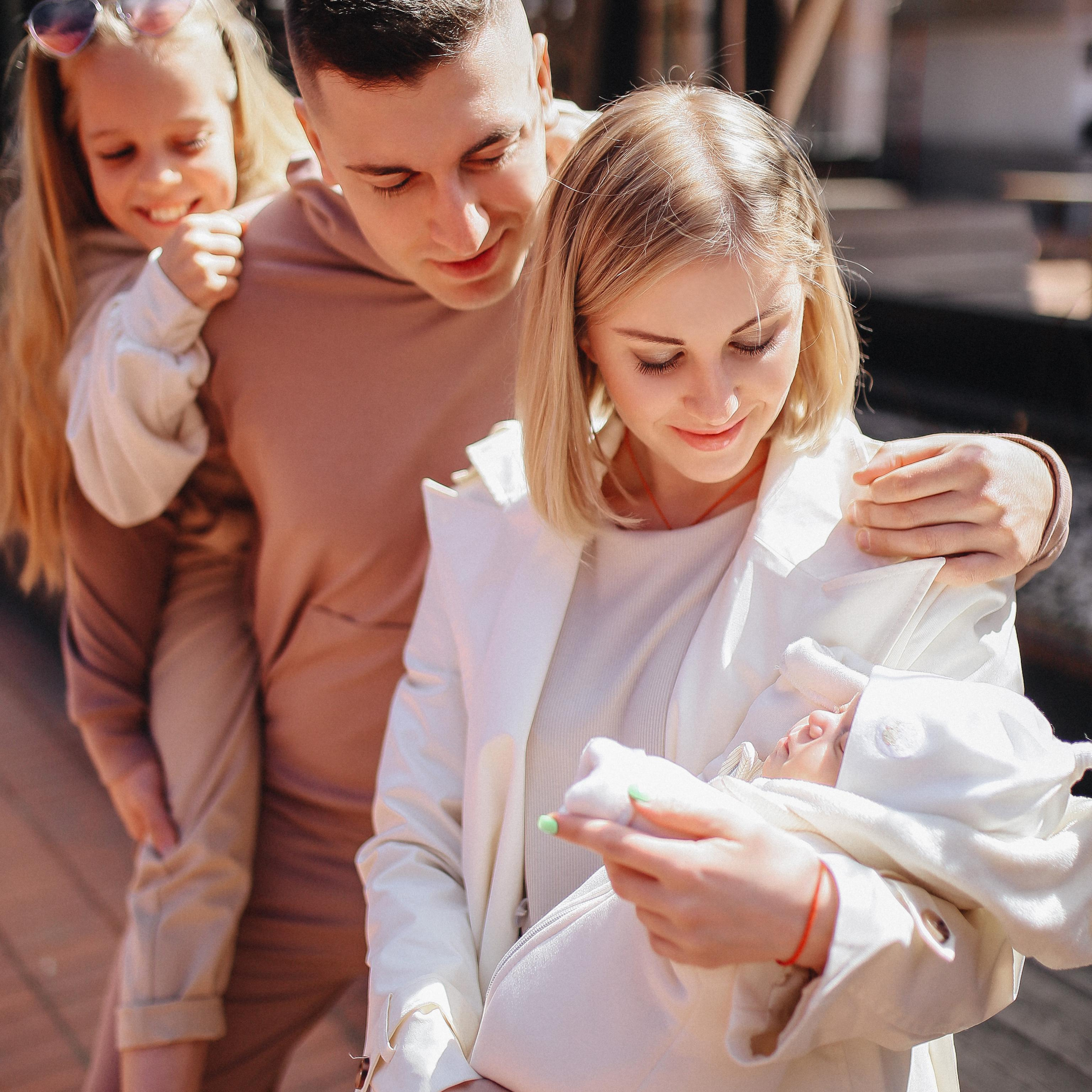 Семейная прогулка в городе