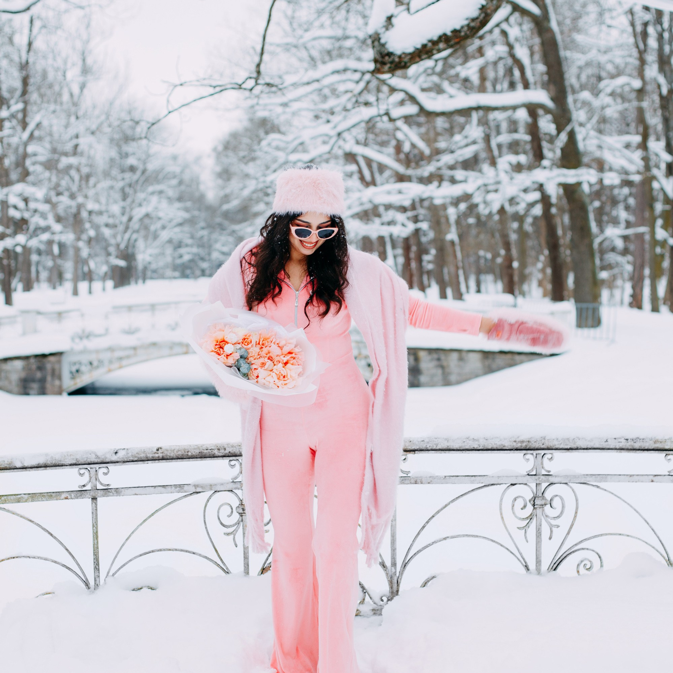 Зимняя фотосессия с&nbsp;цветами