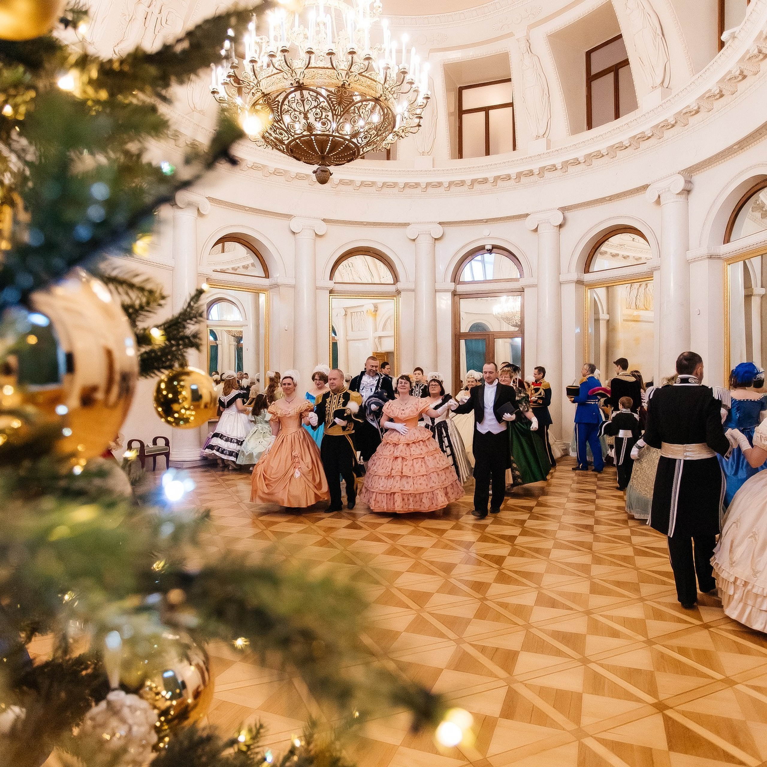 Костюмированный бал во дворце