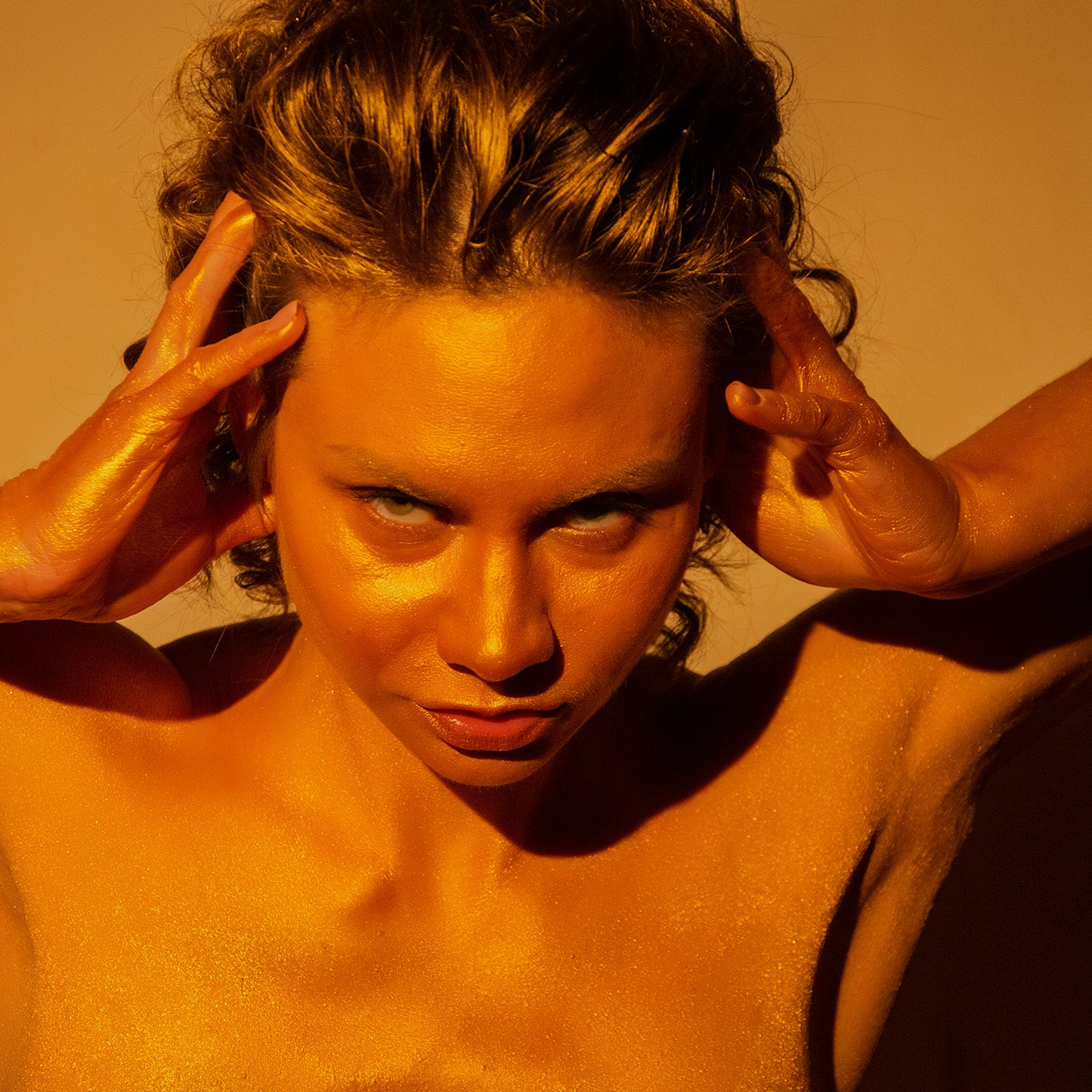 Мария. Фотосессия с&nbsp;золотой краской