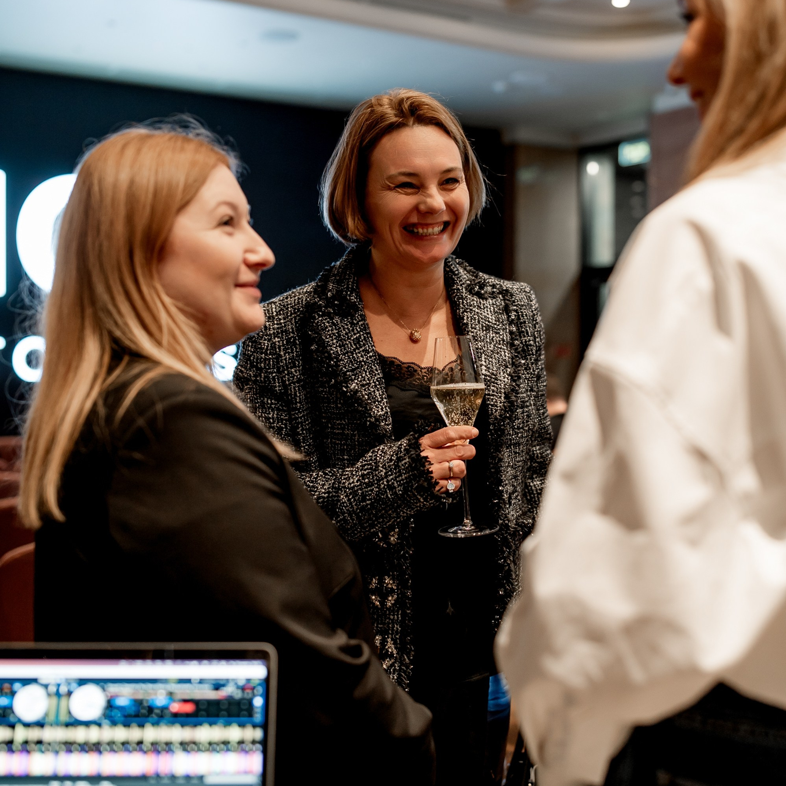 Презентация проекта ICE TOWERS. Dmitry Unik — ваш стильный фотограф