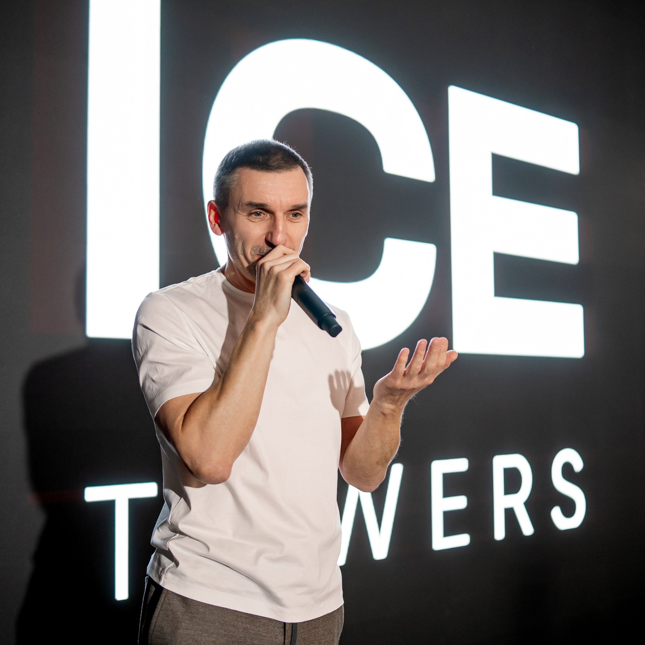 Презентация проекта ICE TOWERS. Dmitry Unik — ваш стильный фотограф