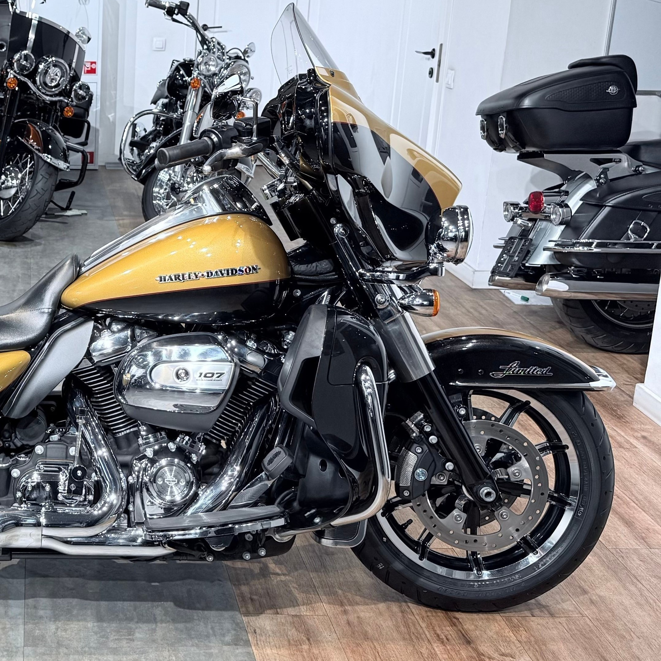 2017 Elеctra Glide Ultra Limited 107 Вlасk Hills Gold