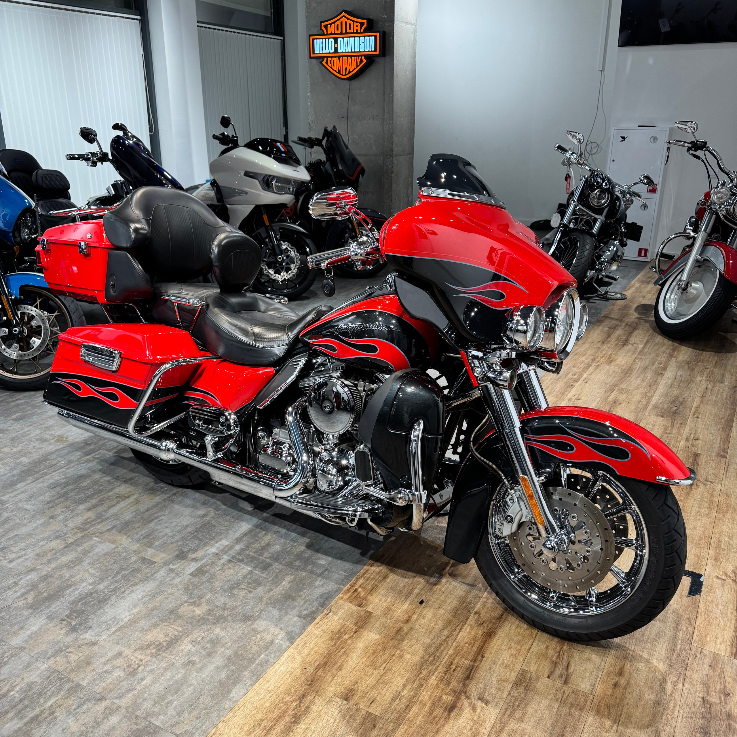 2010 Elеctrа Glidе CVO Limited 110 ABS Fire Fightеrs' Еditiоn