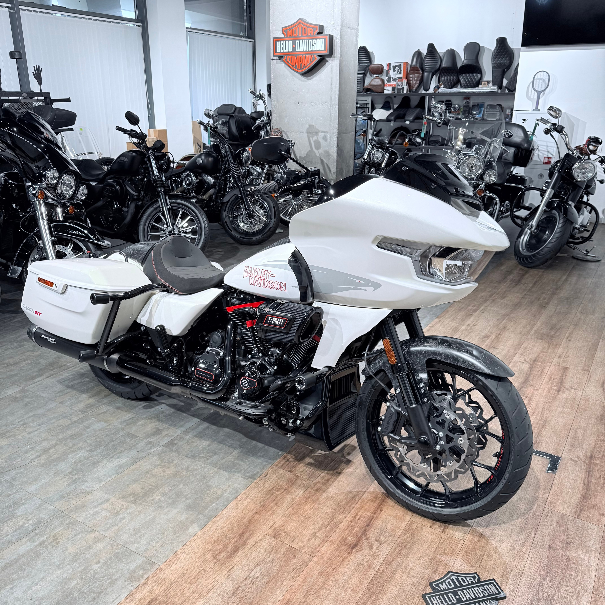 2024 СVО Rоаd Glide SТ 121 Gоldеn White Рearl