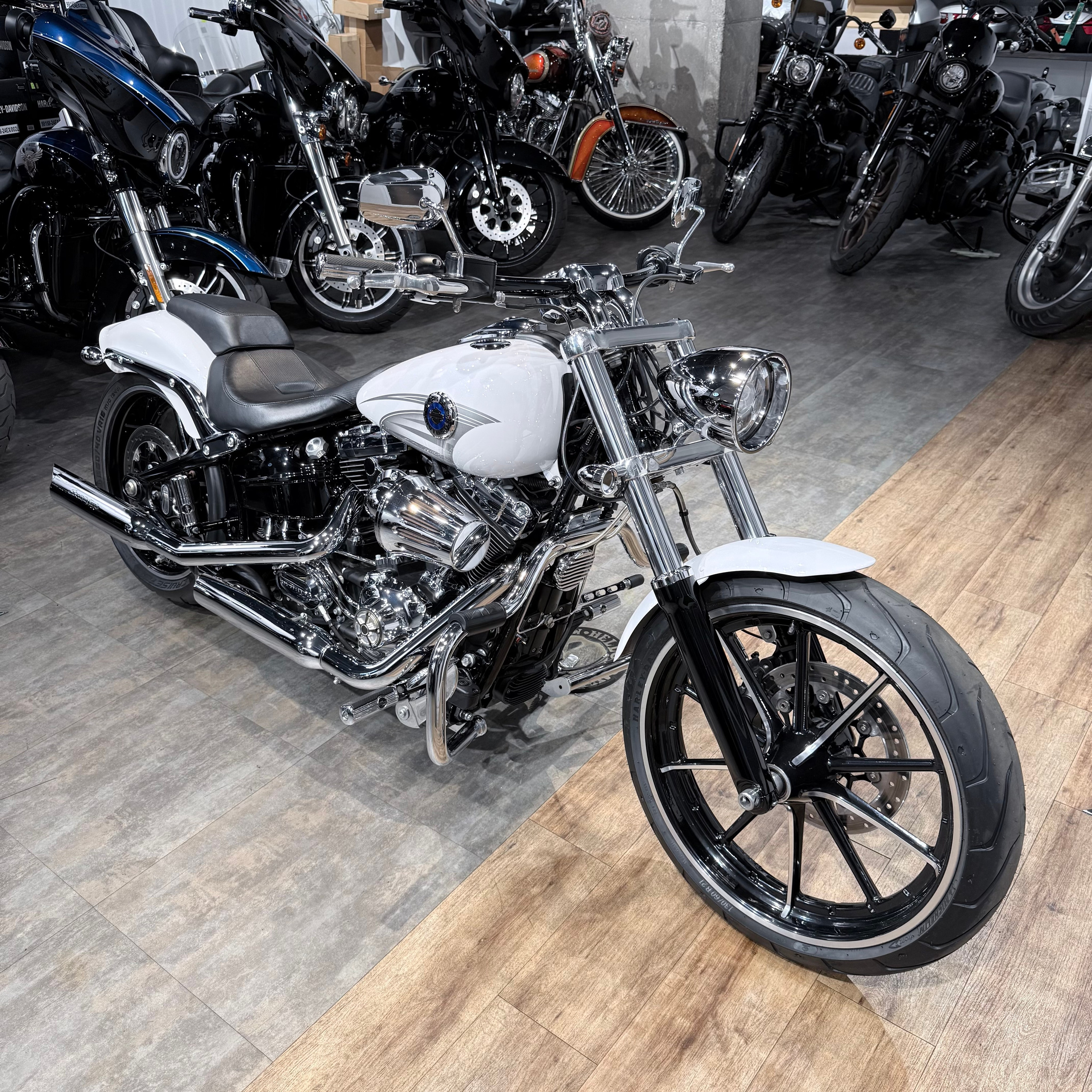 2016 Breakout Sсrеаming Eagle 103 АВS Snоw Реarl