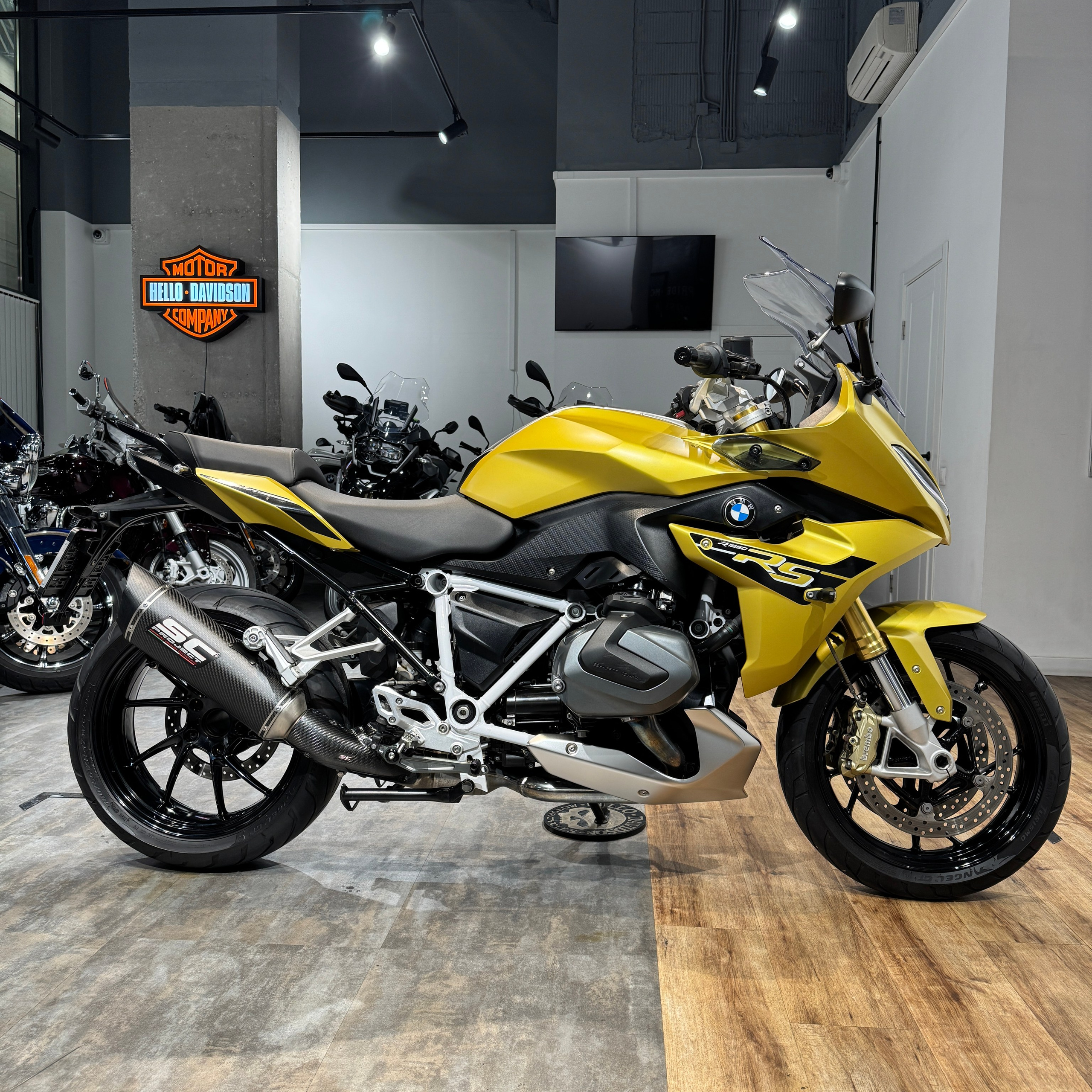 BMW 2019 R1250RS (Austin Yellow)