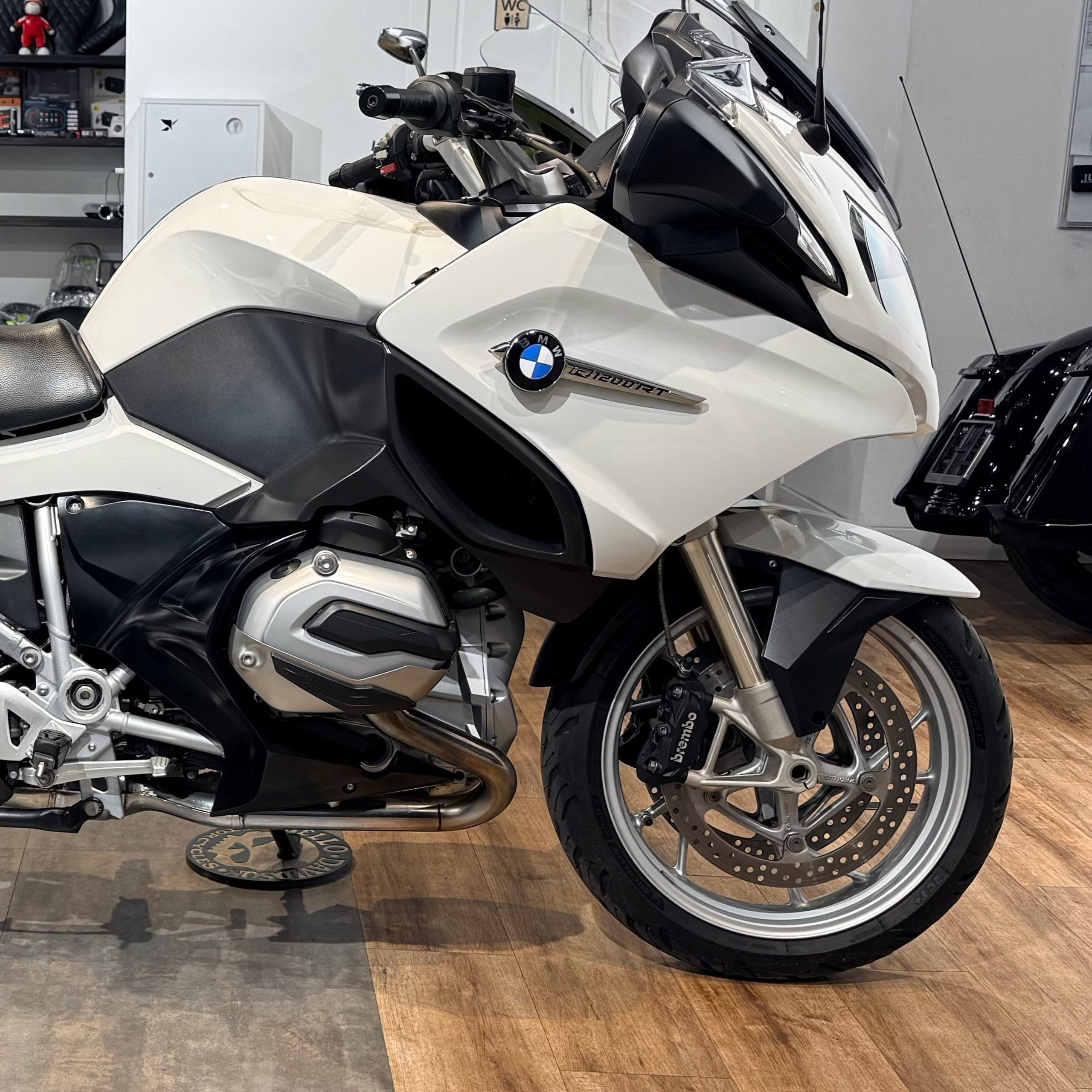 2015 BMW R1200RT Alpine White (VIN WB10*5141)