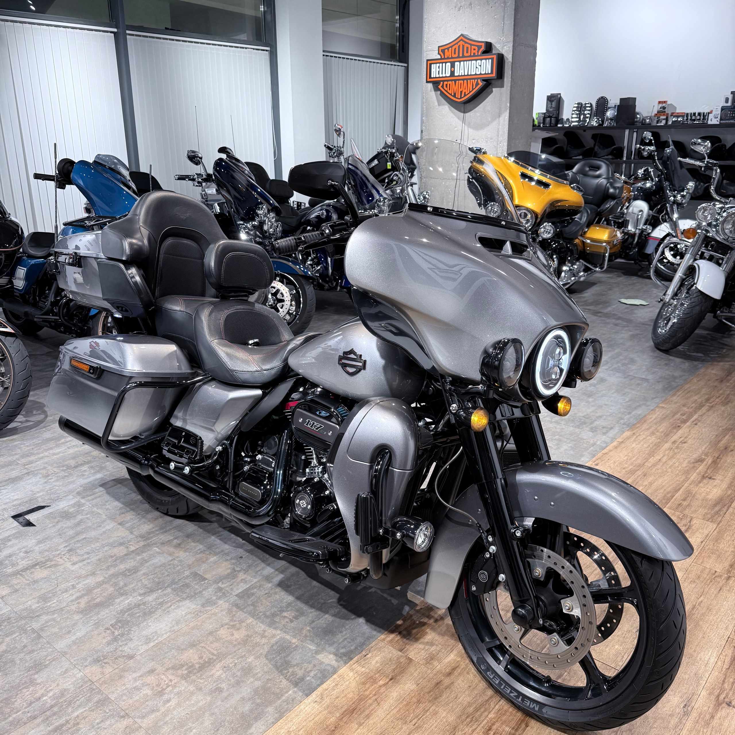 2019 CVO Electra Glide Limited 117 (Nardo Gray)