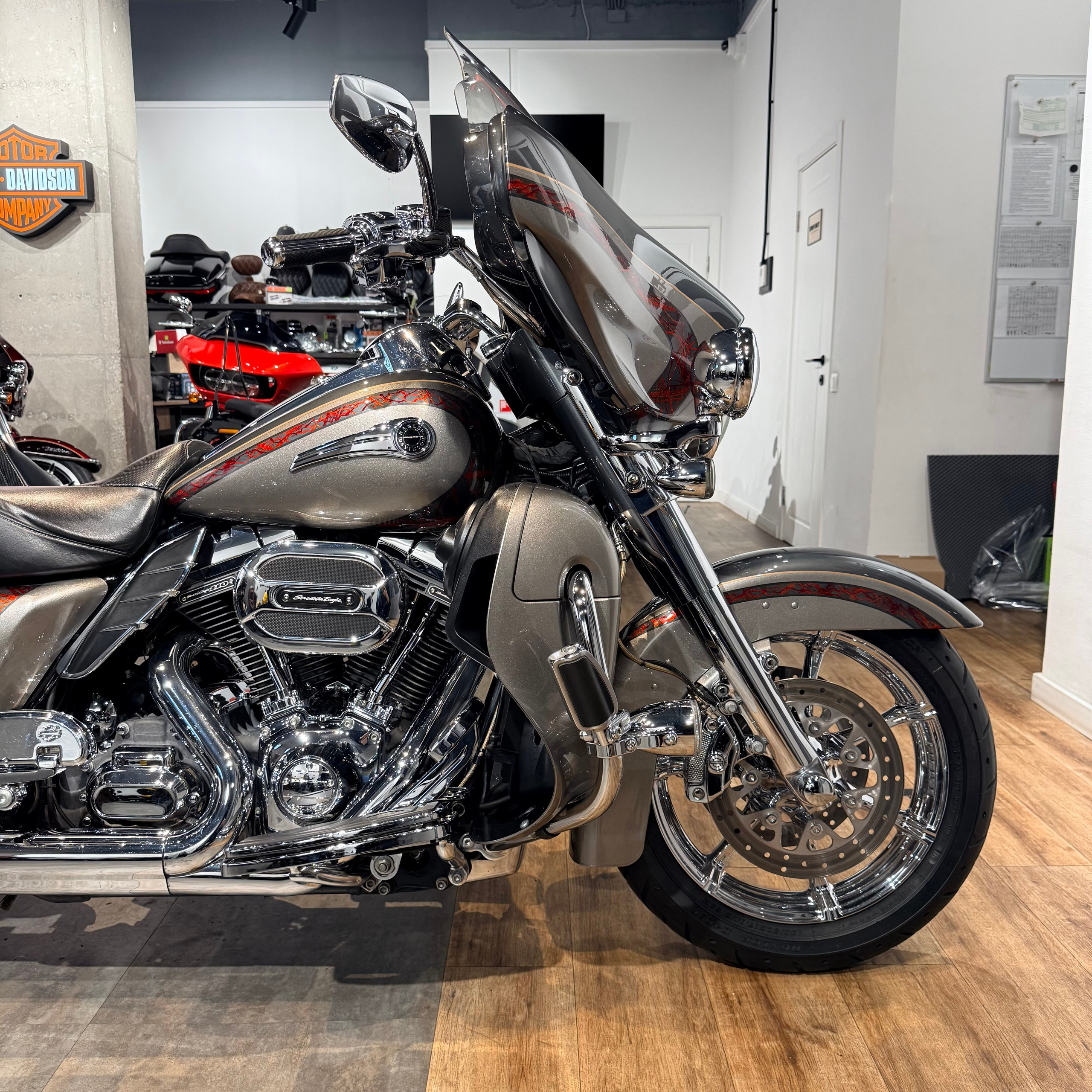 2015 CVO Еlесtra Glide Limited Сhаrсоаl Silver