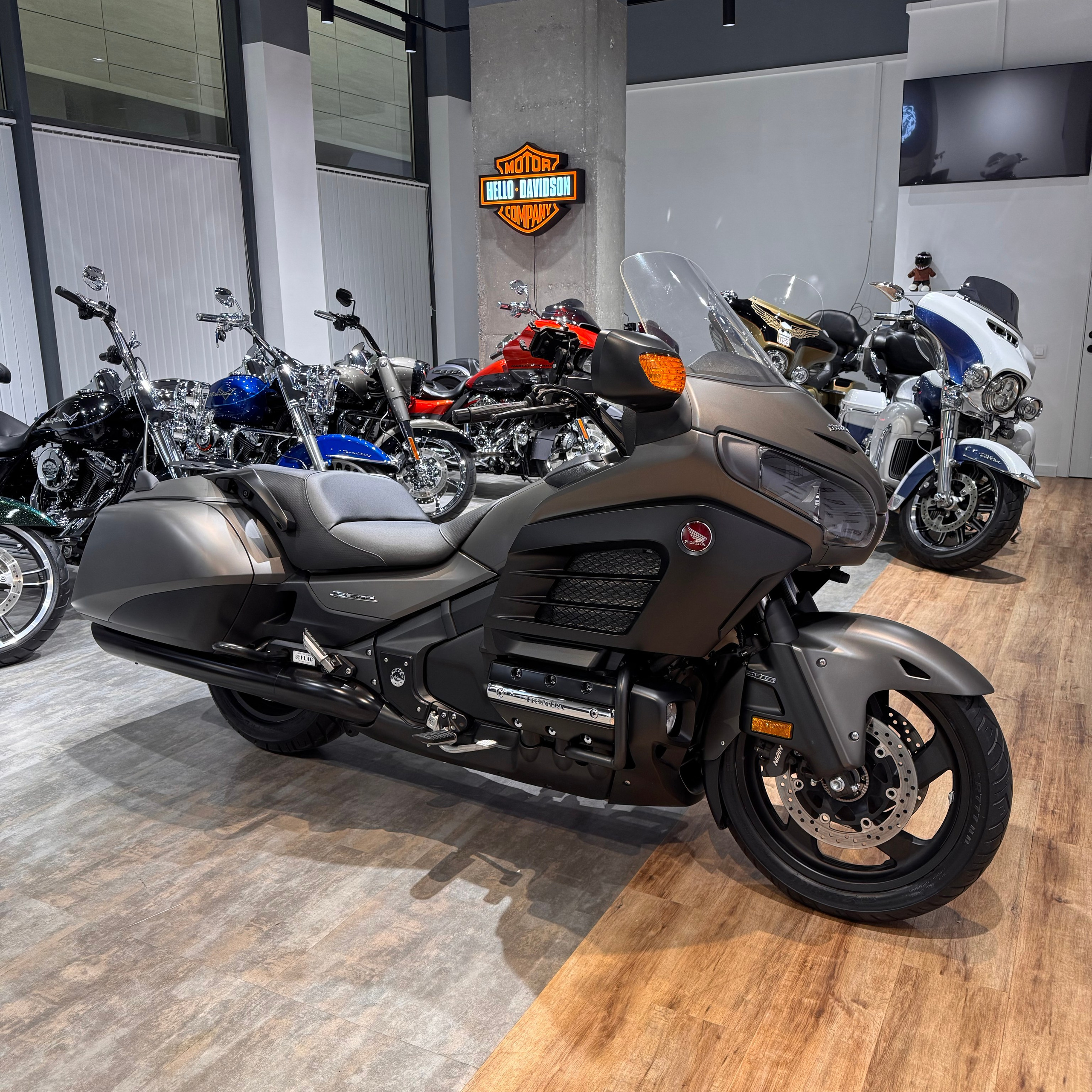 Hello Davidson, Москва. Только хорошие мотоциклы…