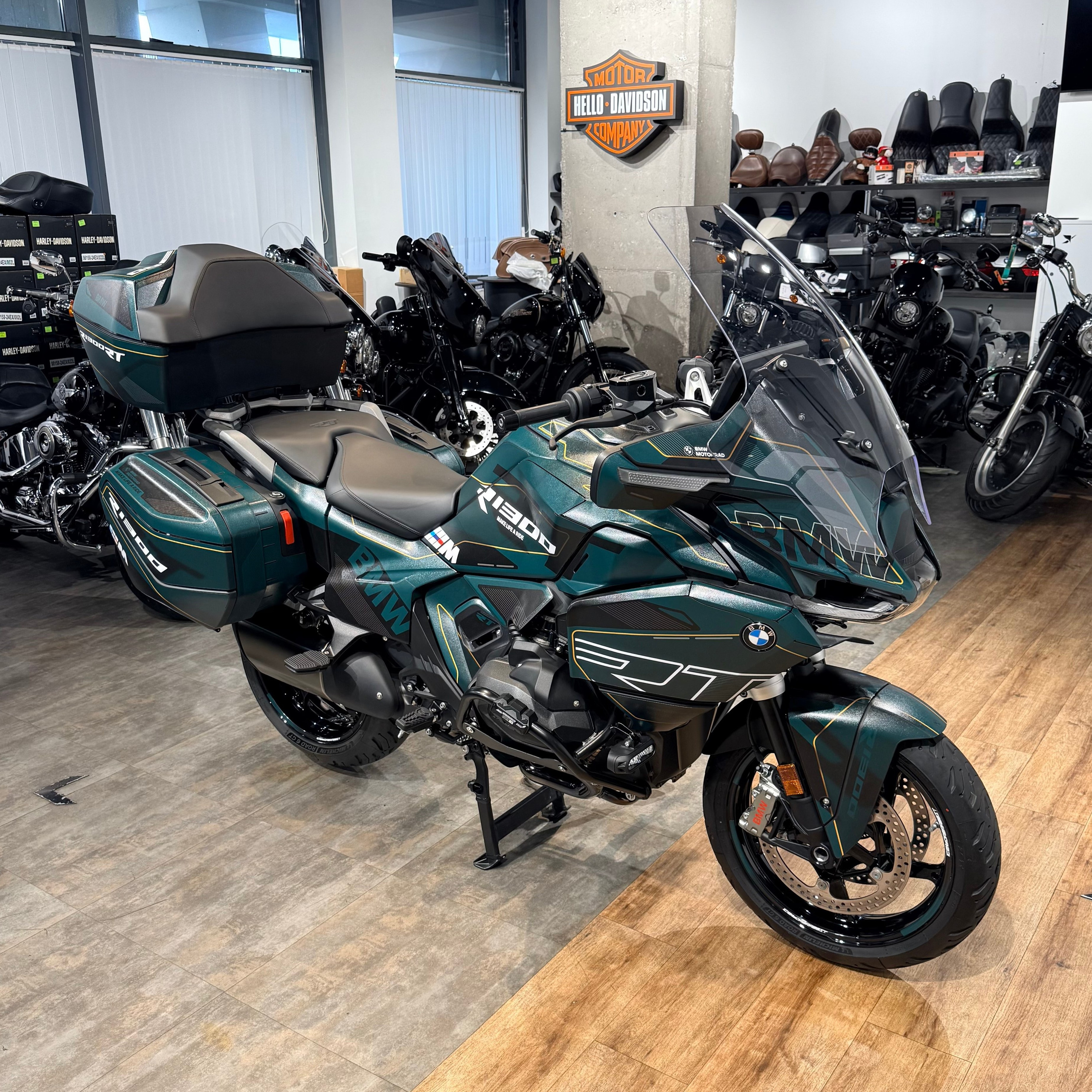 2025 BMW R1200RТ Options 719 Custom