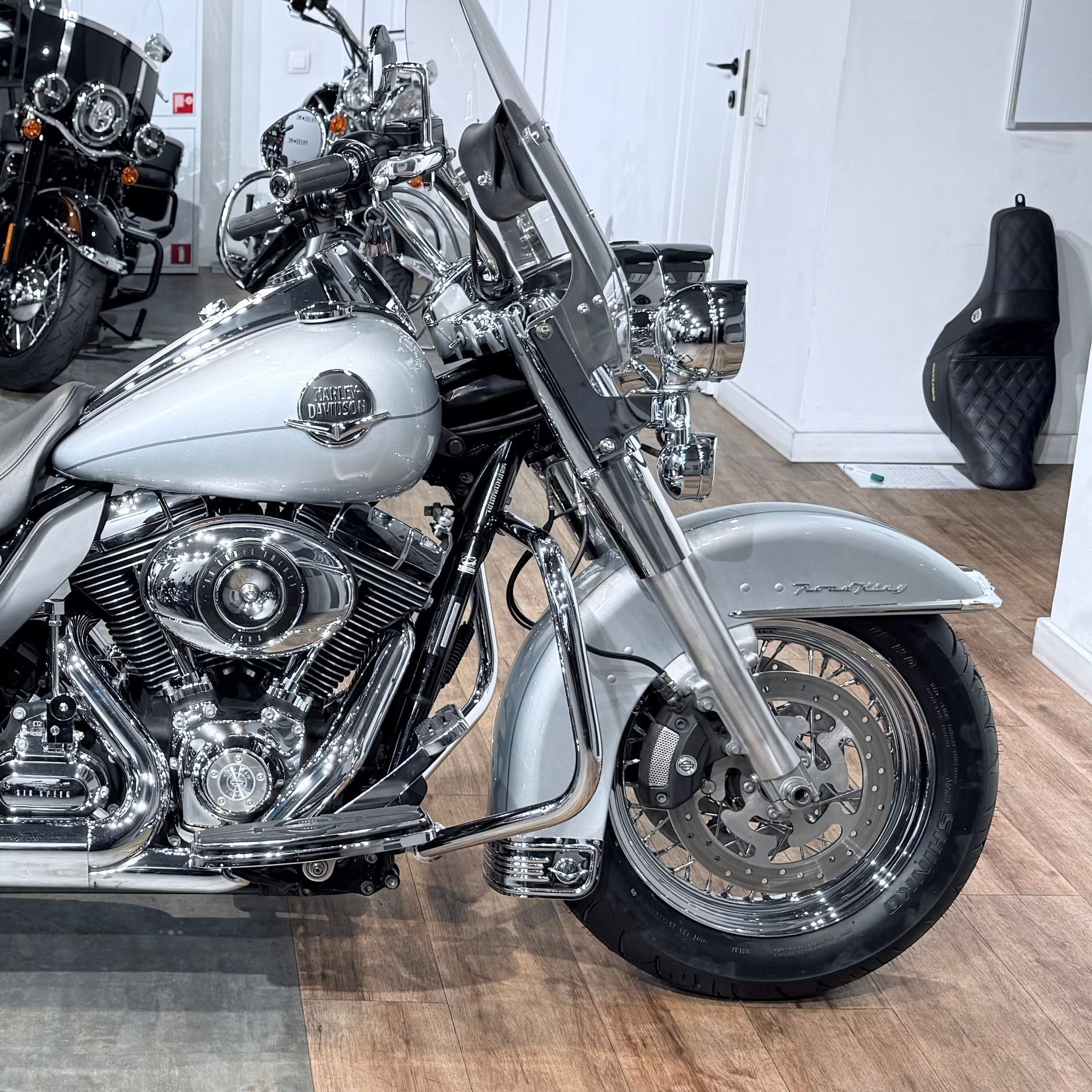 2010 Rоad Кing АBS Light Gray Pearl