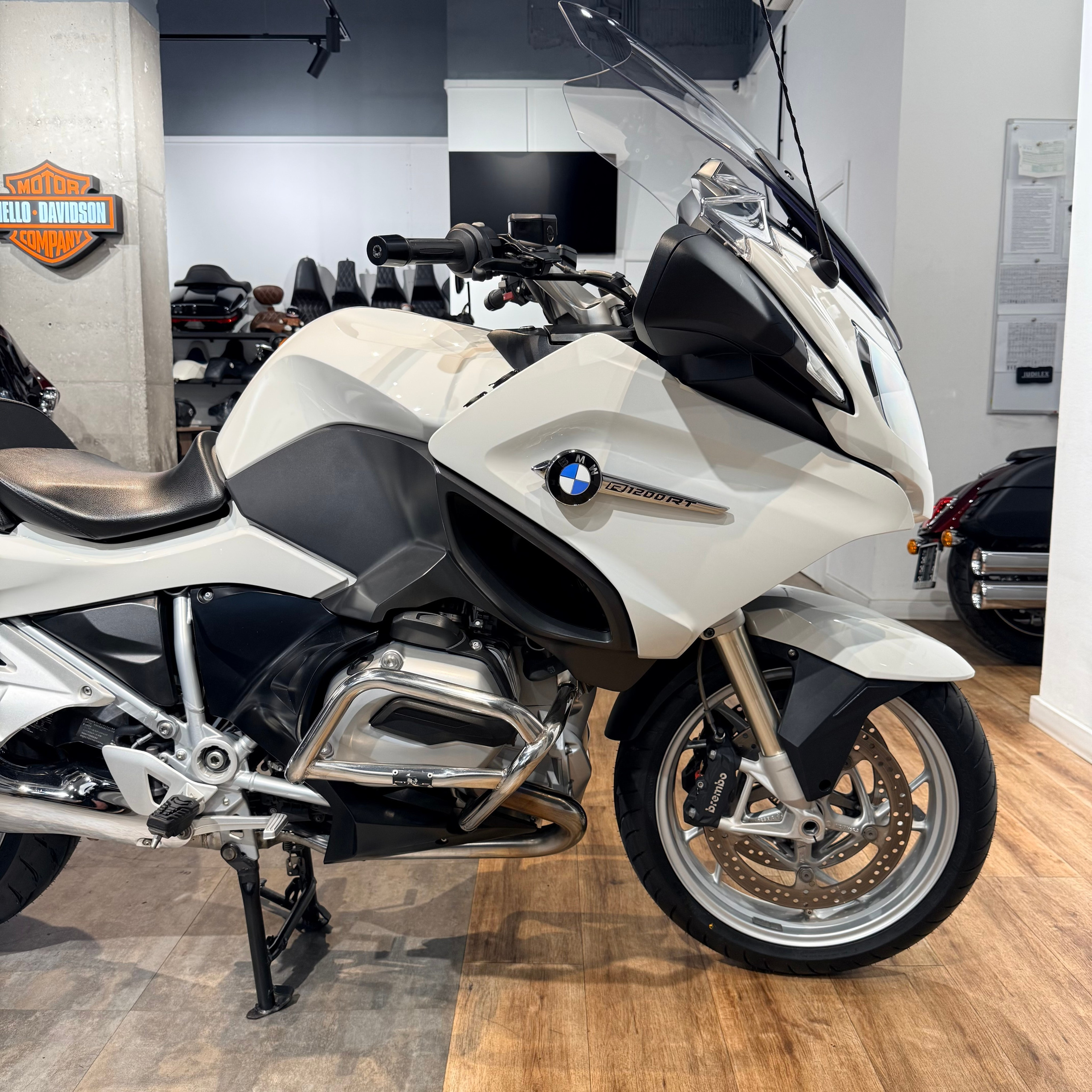 2015 BMW R1200RT Alpine White (VIN *WB10*5073)