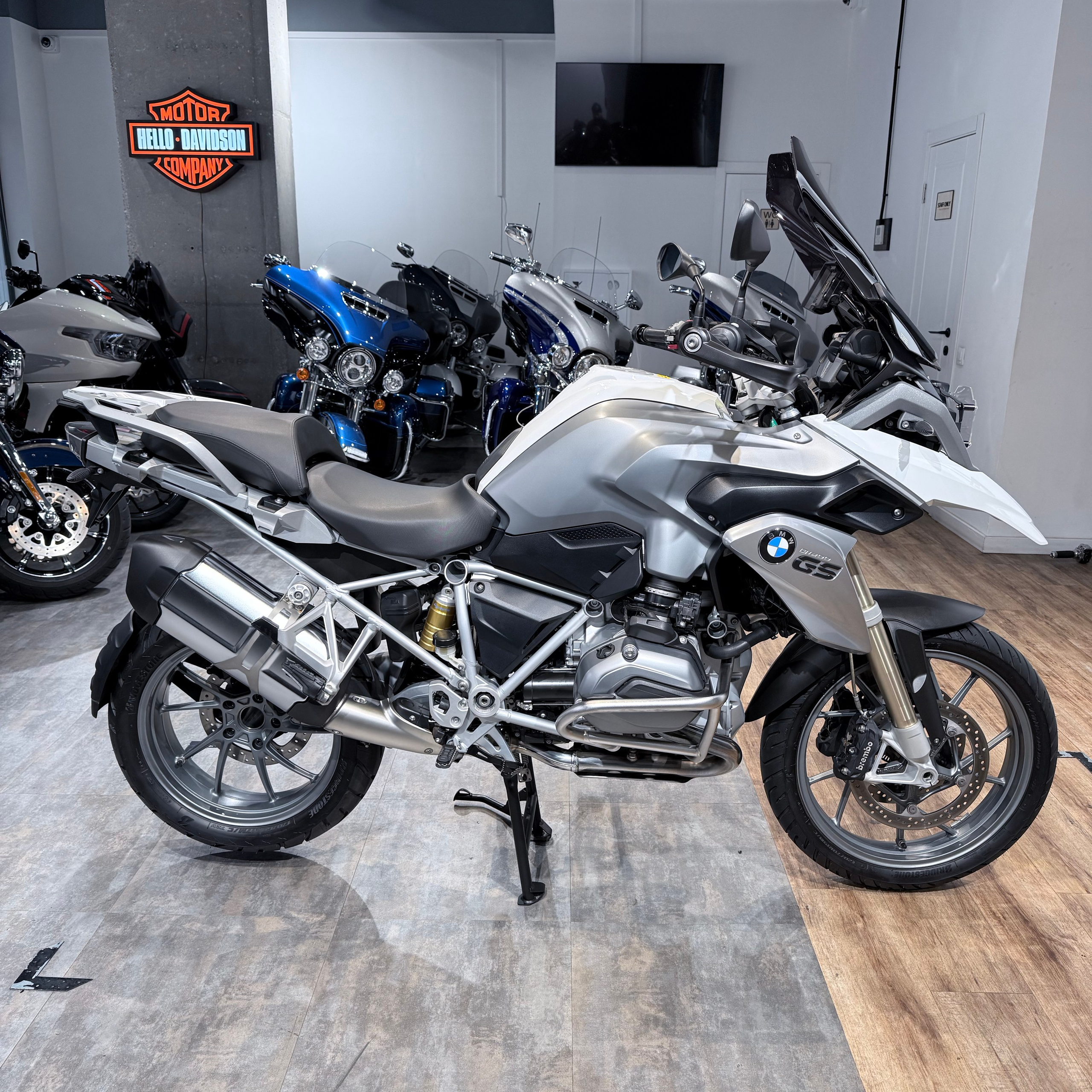 BMW R1200GS Alpine White