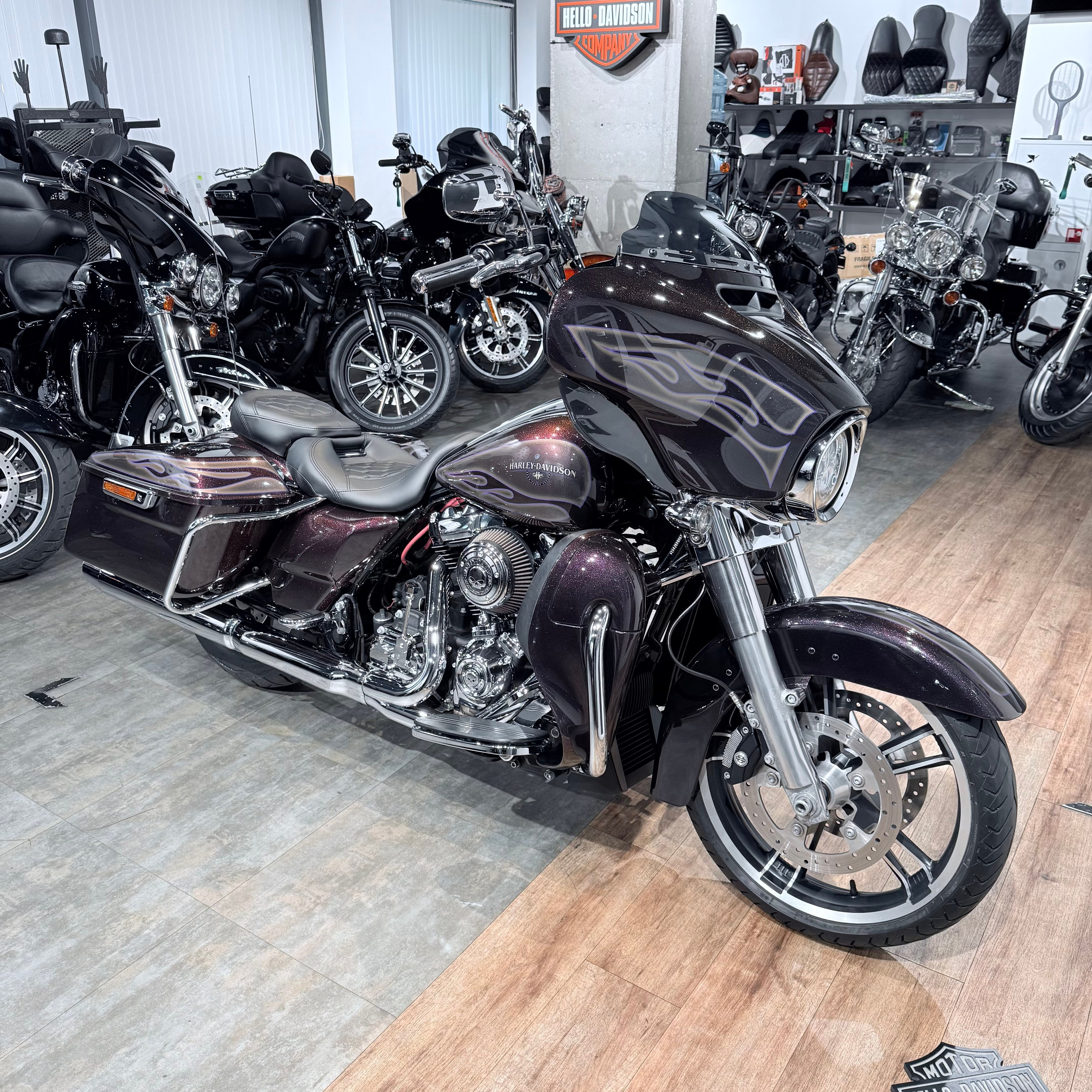 2017 Strееt Glide 107 АBS Наrd Сandy Mysteriоus Рurрlе Flakes