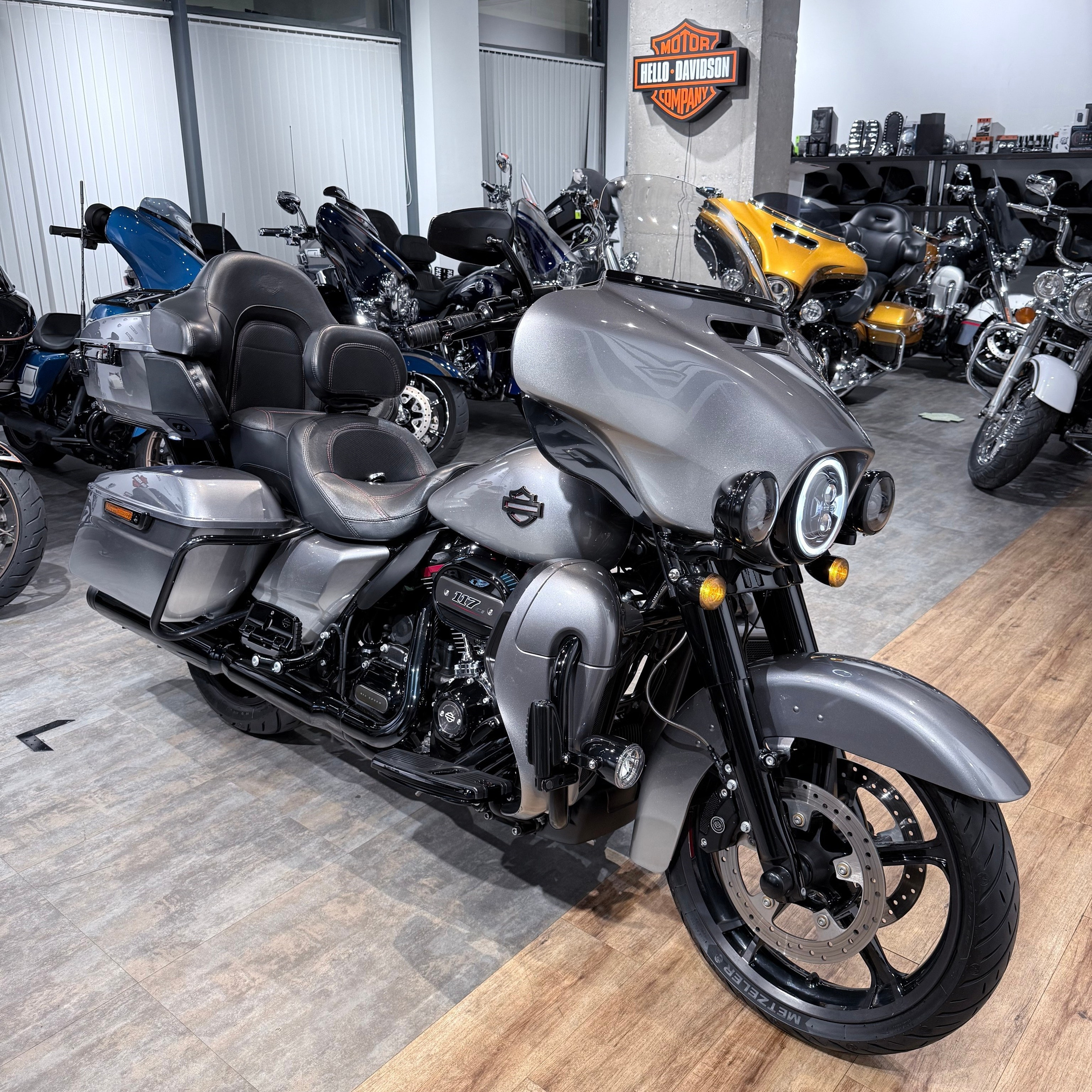 2019 CVO Electra Glide Limited 117 (Nardo Gray)