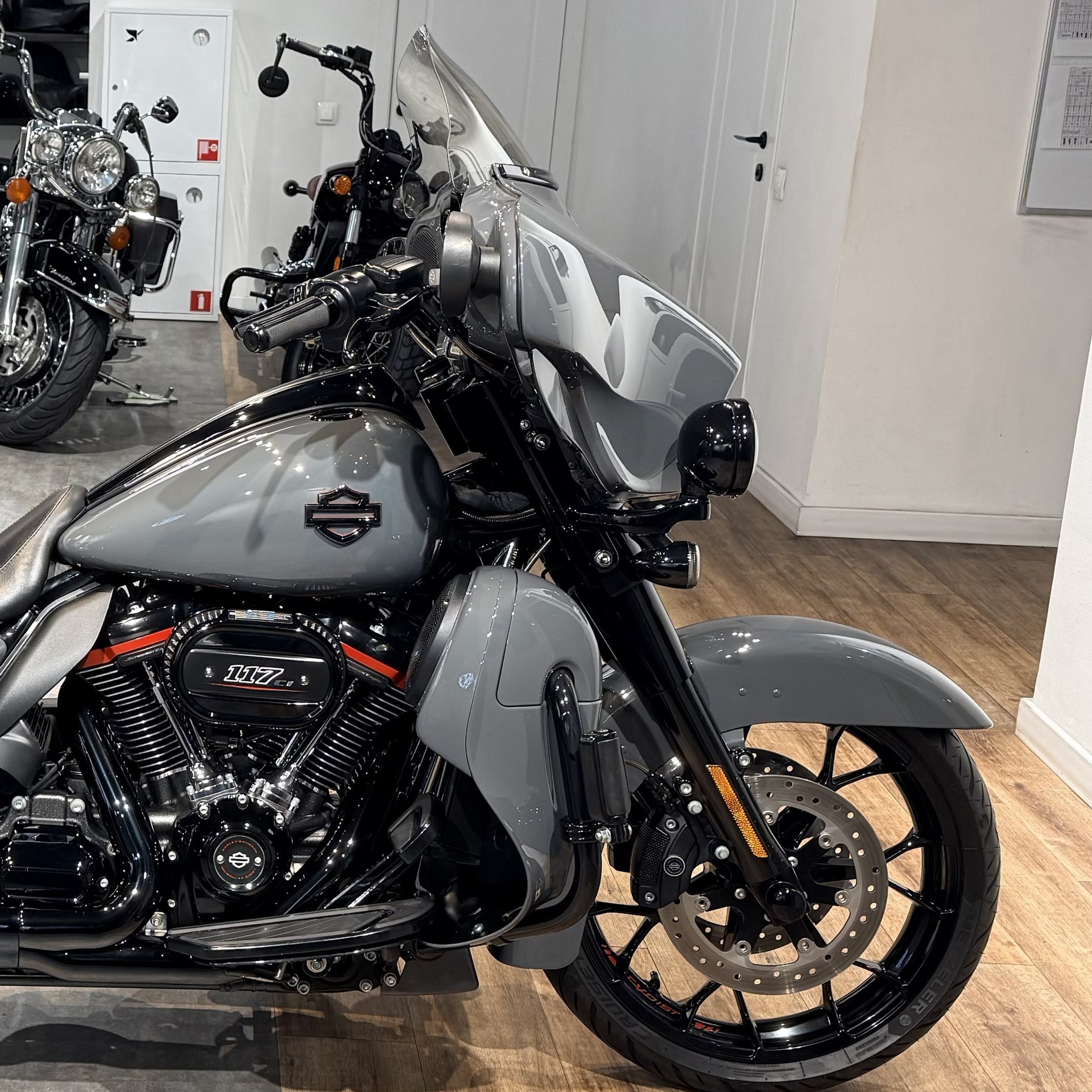 2018 CVO Street Glide Nardo Grey