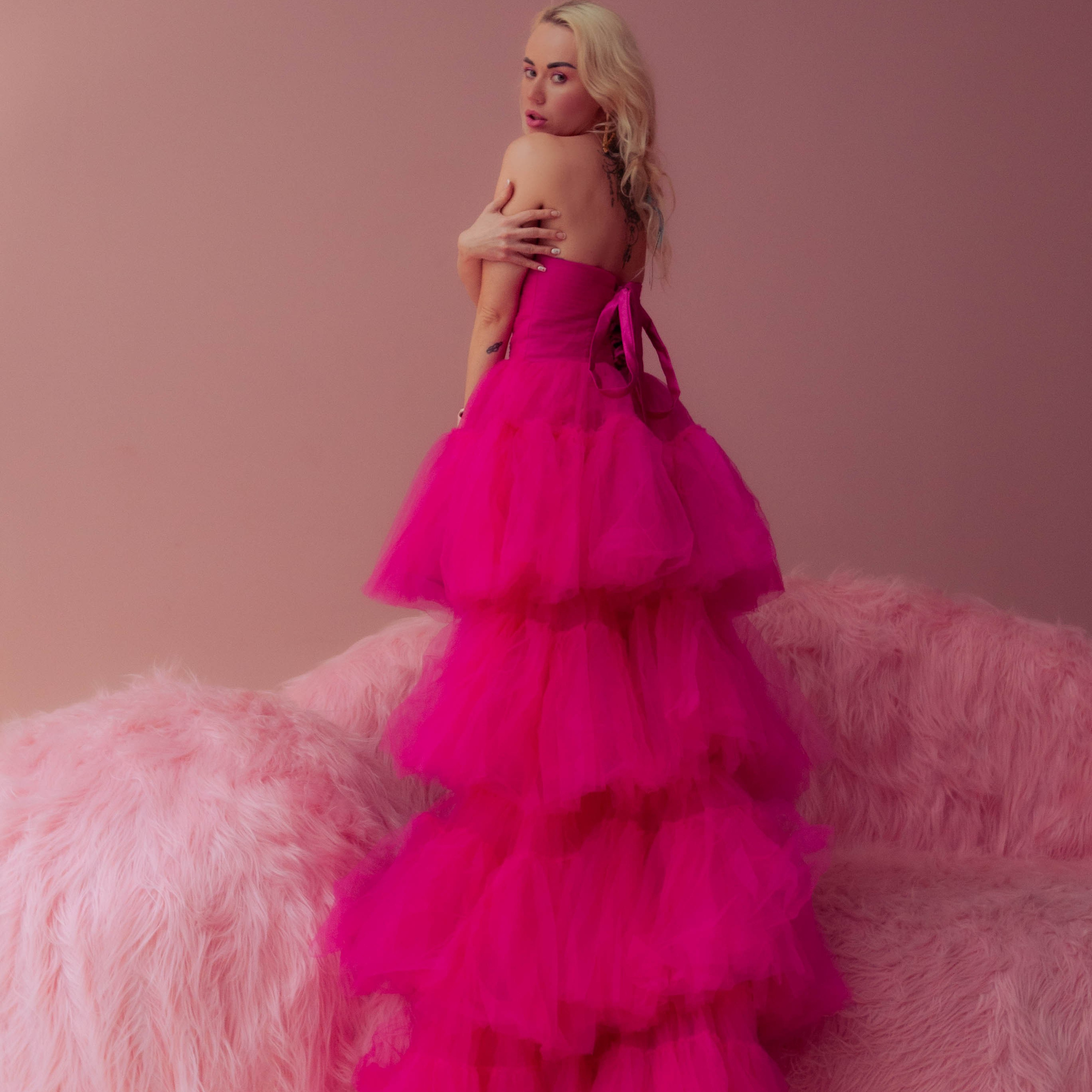 Маша в&nbsp;розовом