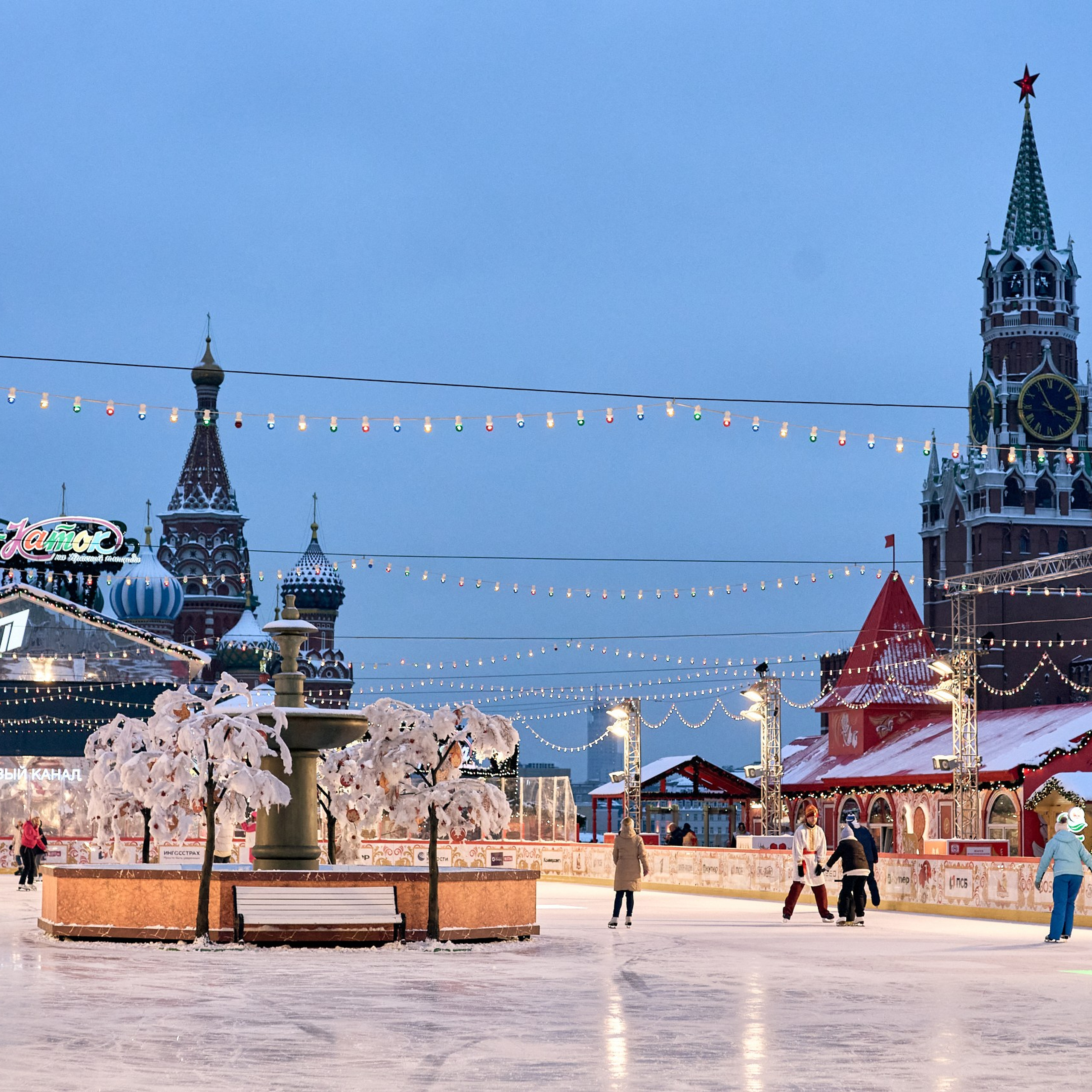 Корпоратив Avon на катке ГУМ