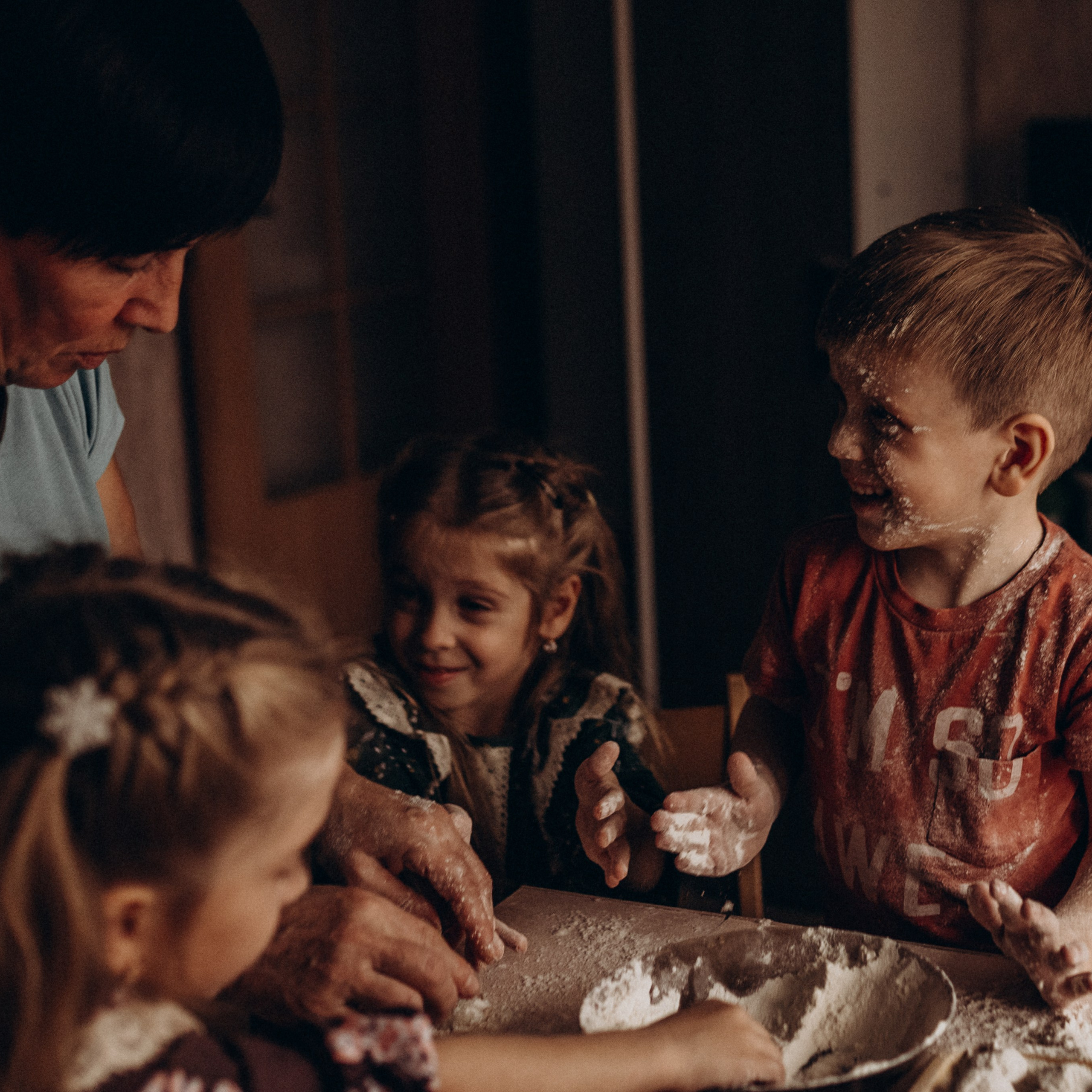 Бабушка с внуками