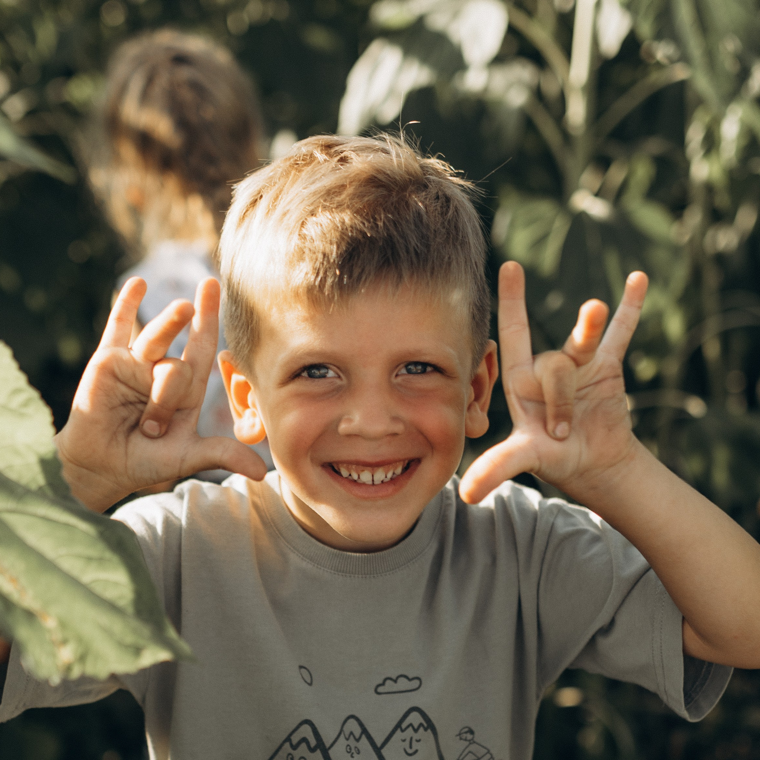 Дети и подсолнухи