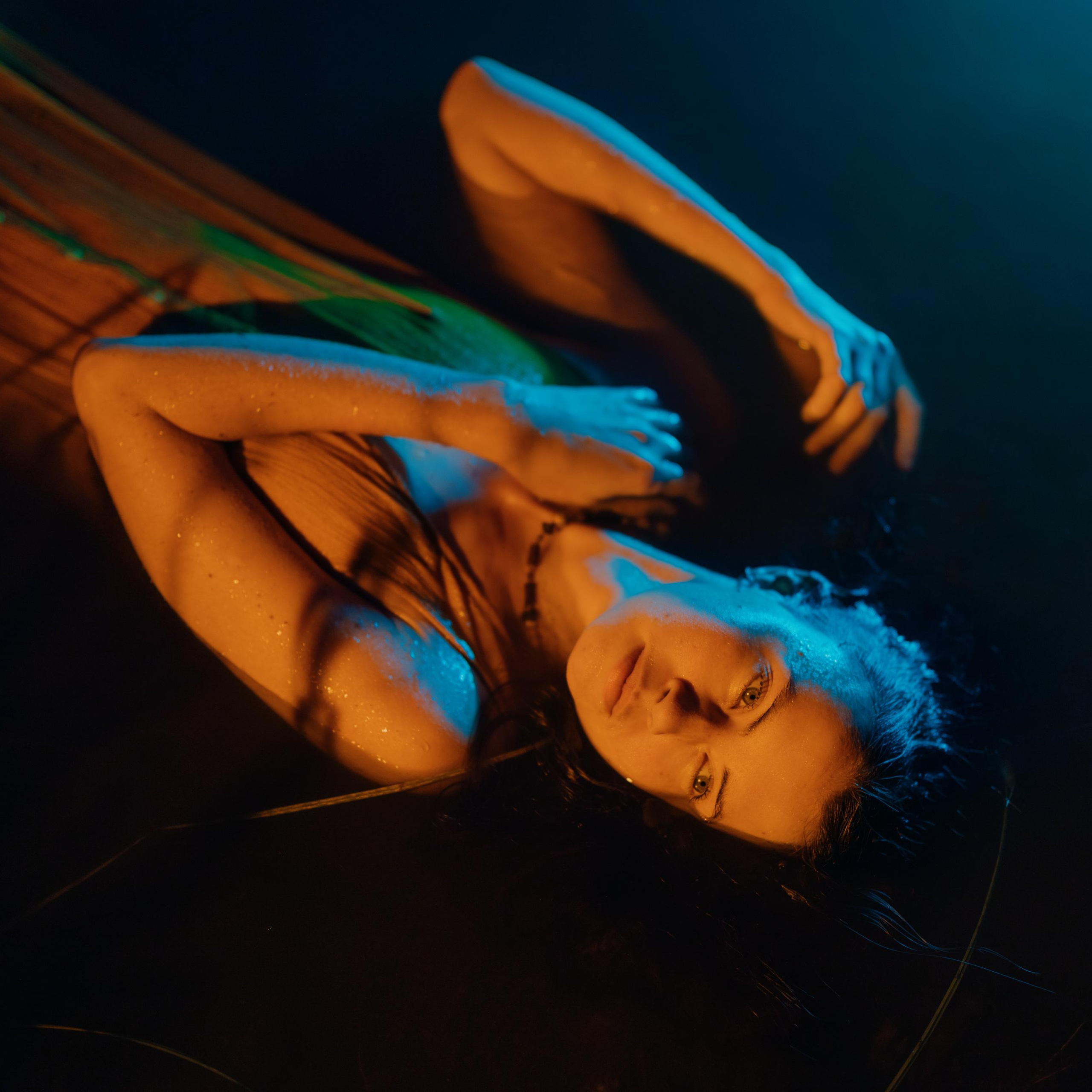 В тебе бездна света