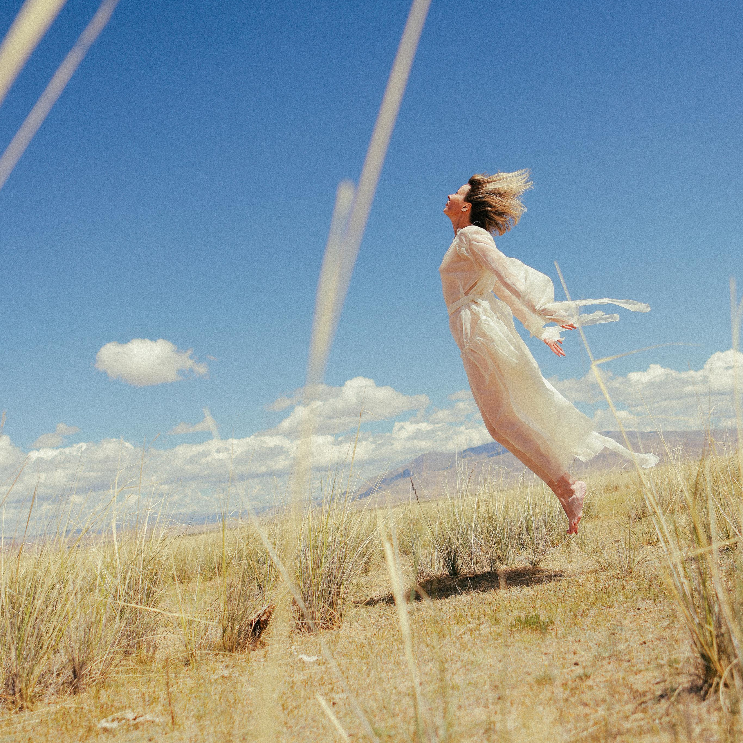 Лети за облаками