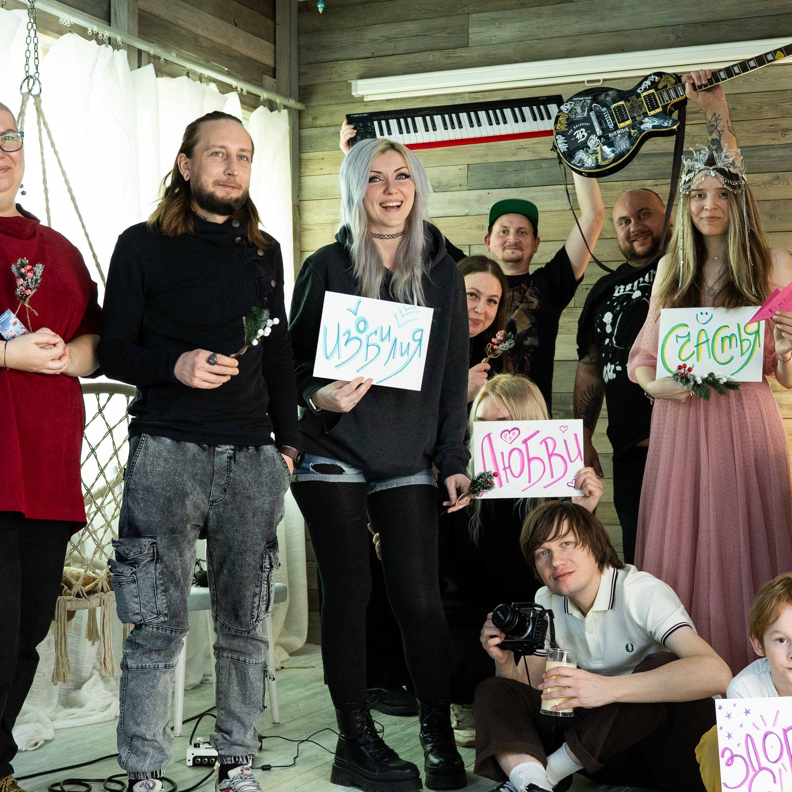 Музыкально-поэтический перфоманс на некорпоративе «Мы больше этой суеты»