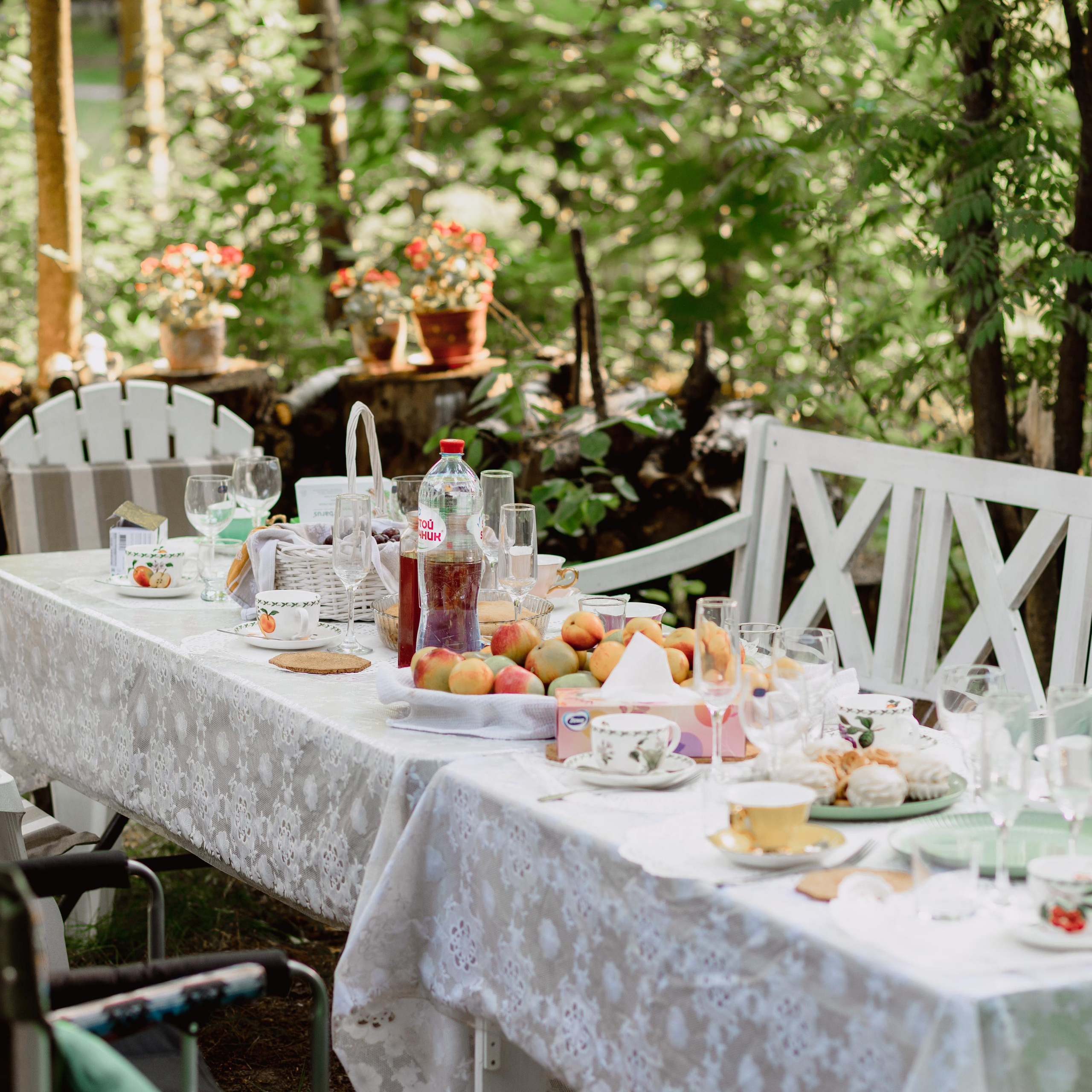 Ужин в саду