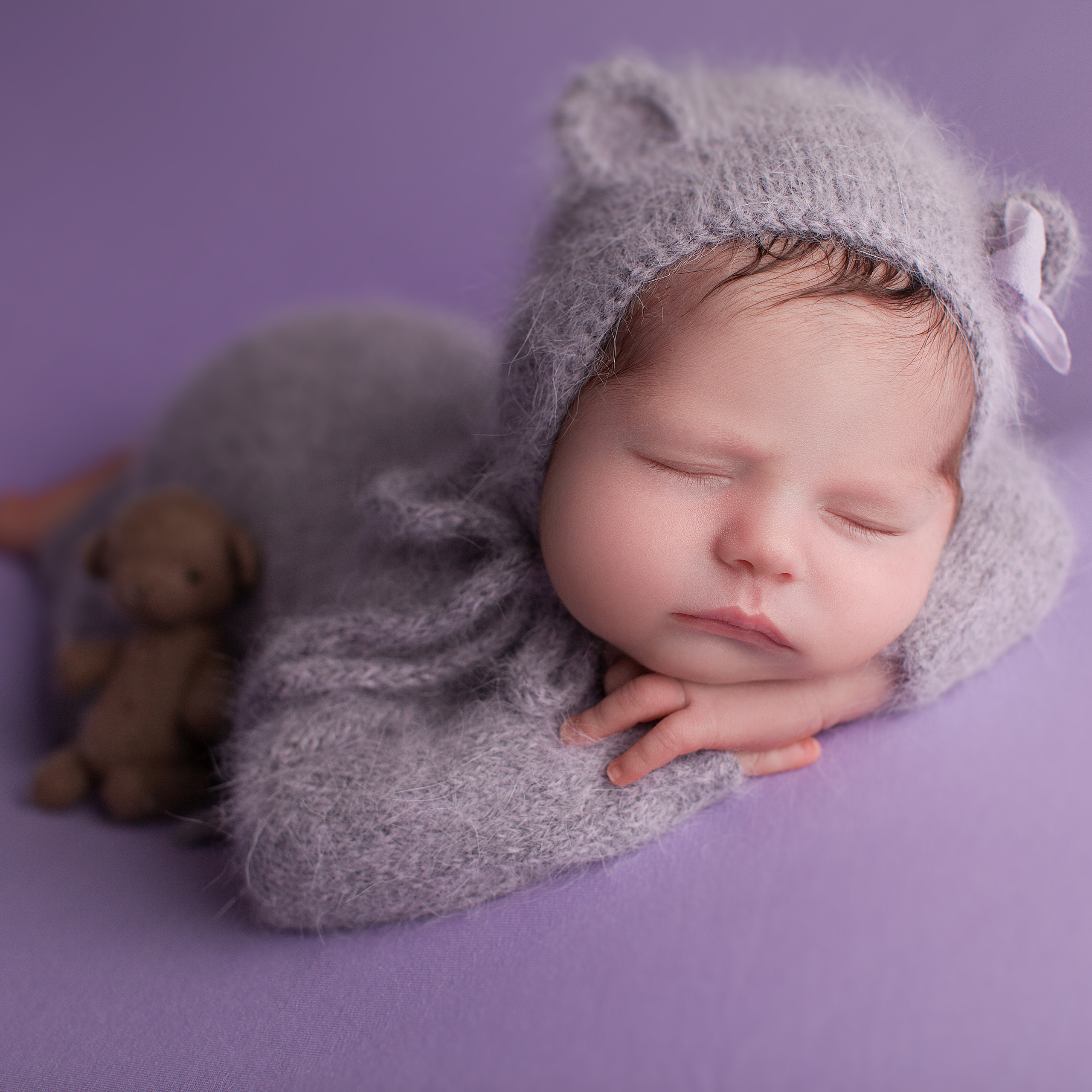 Только малыш на тканевых фонах. Фотограф новорожденных в Москве ньюборн