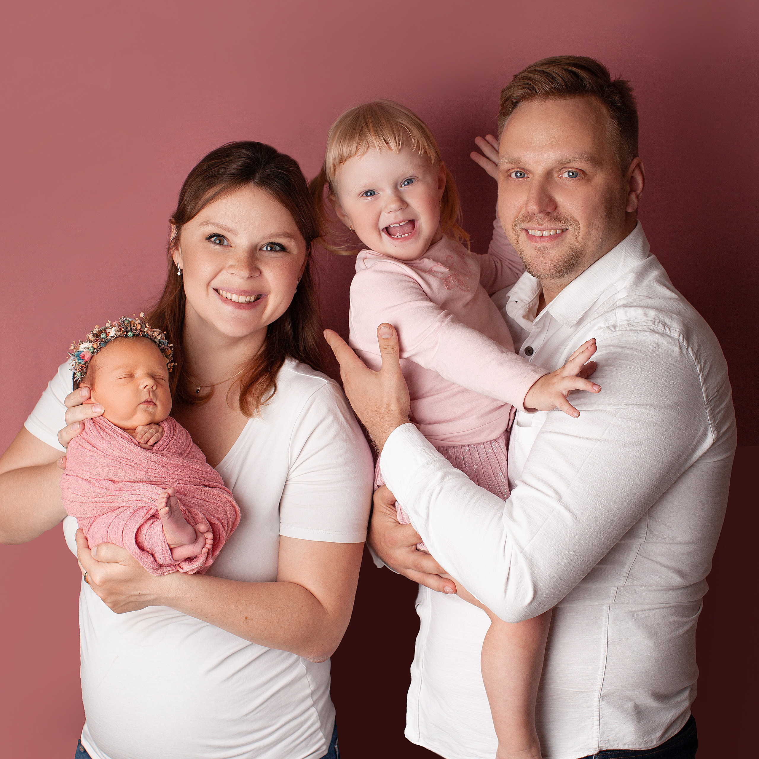 С родителями. Фотограф новорожденных в Москве ньюборн