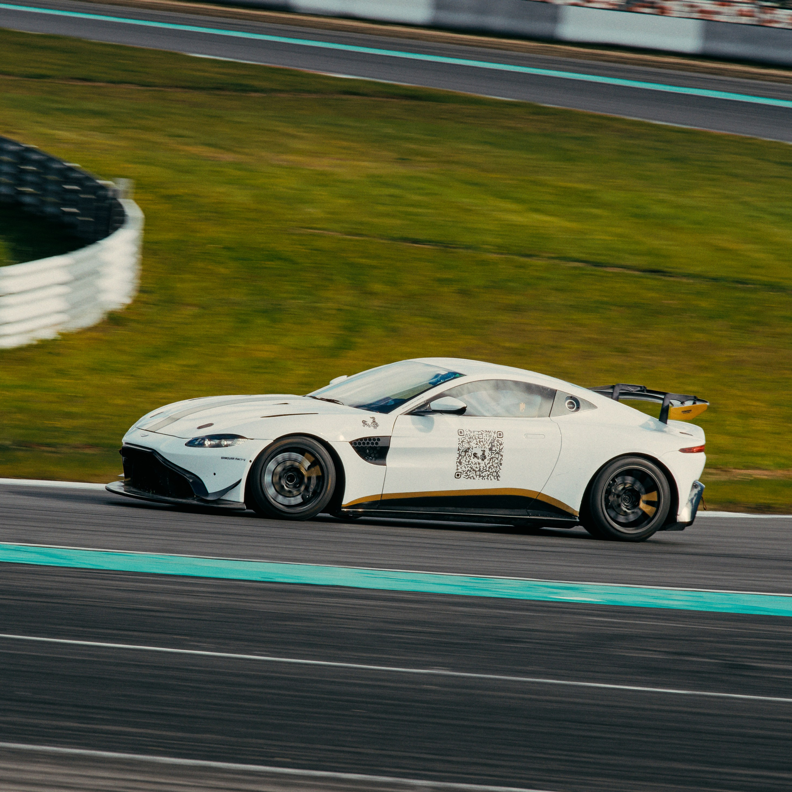 Aston Martin Vantage GT4