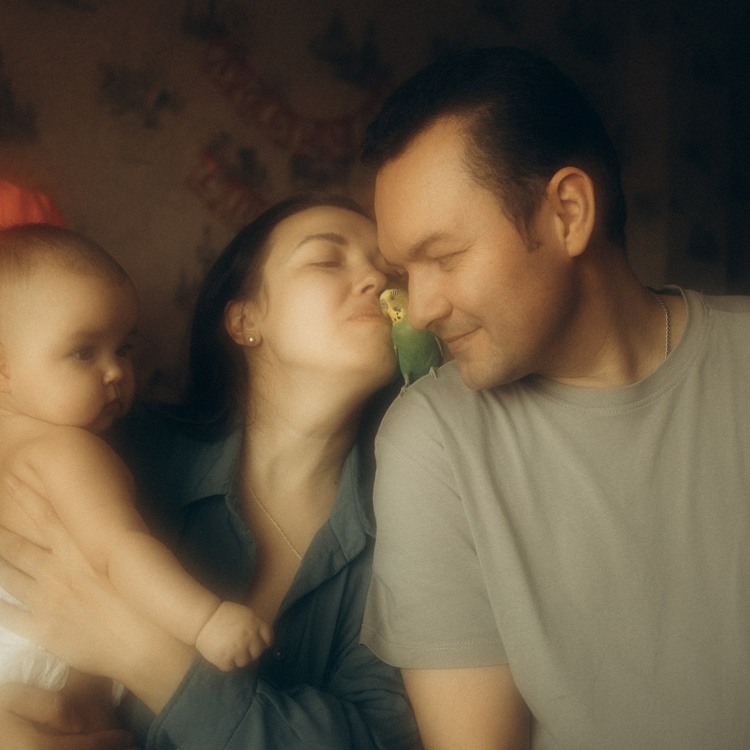 У Поли есть попугай Кеша, а ещё любящие мама с папой