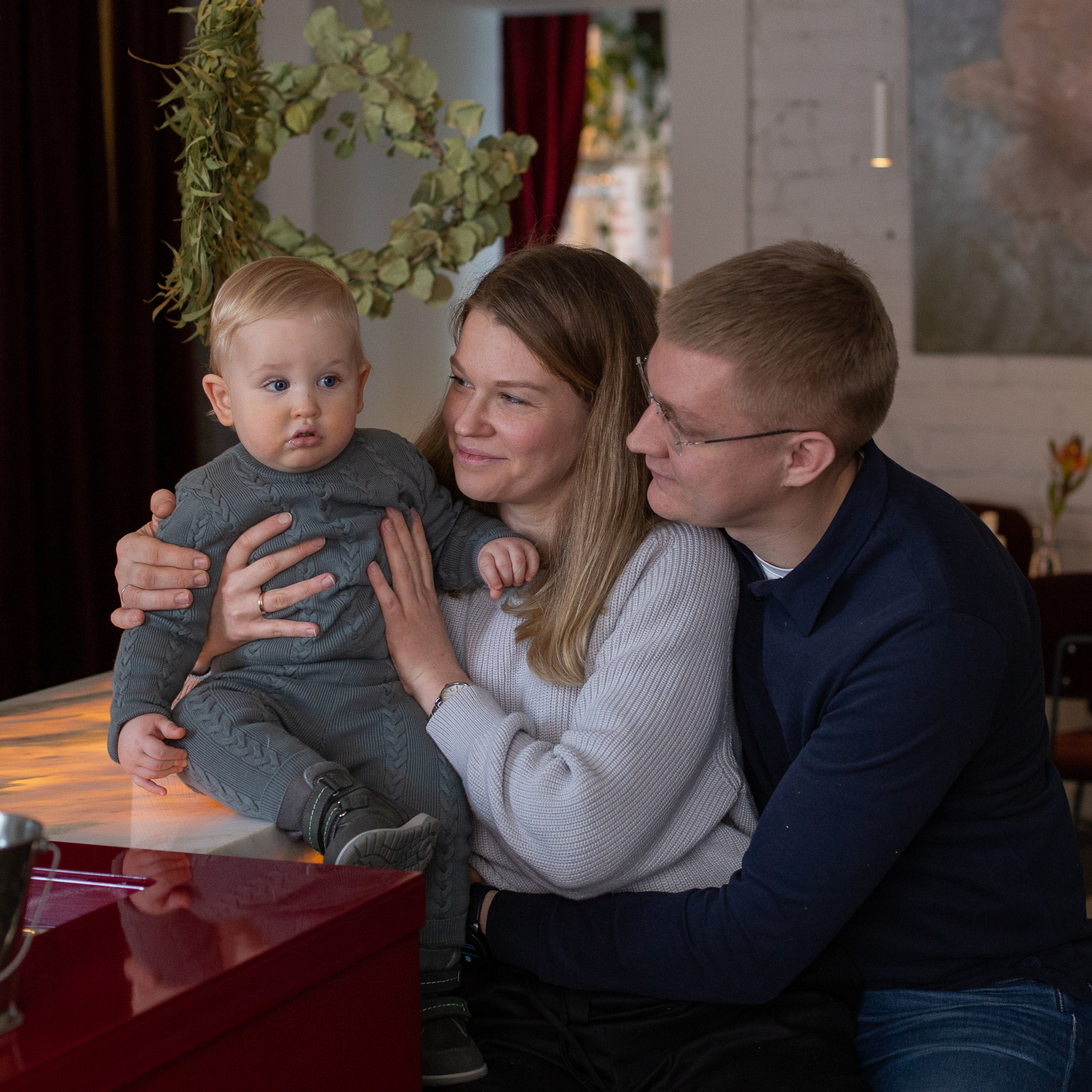 REWIEWS. Fotograf u Crnoj Gori-porodično fotografisanje sa djecom, lovestory, nekretnine