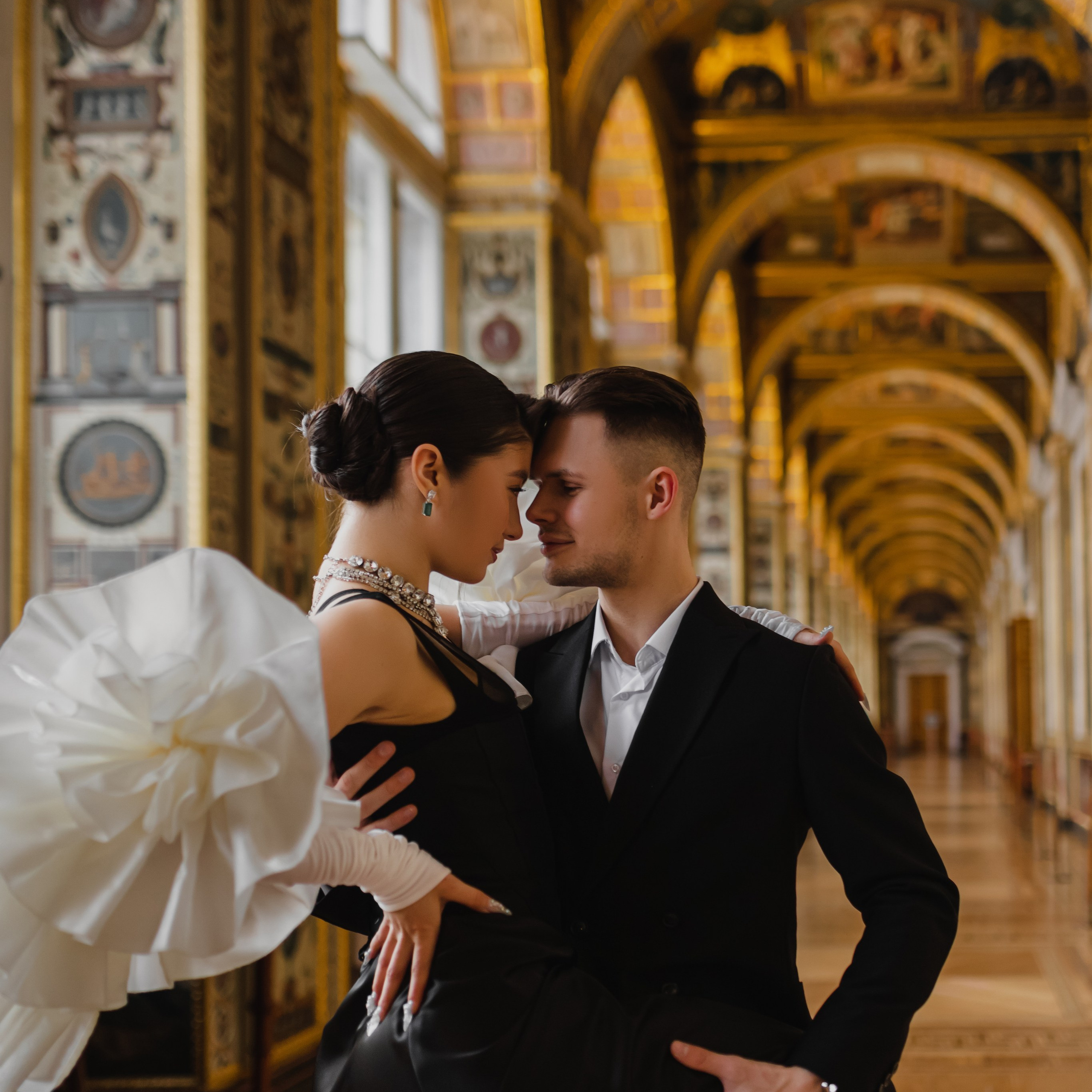 Л ю б и т ь