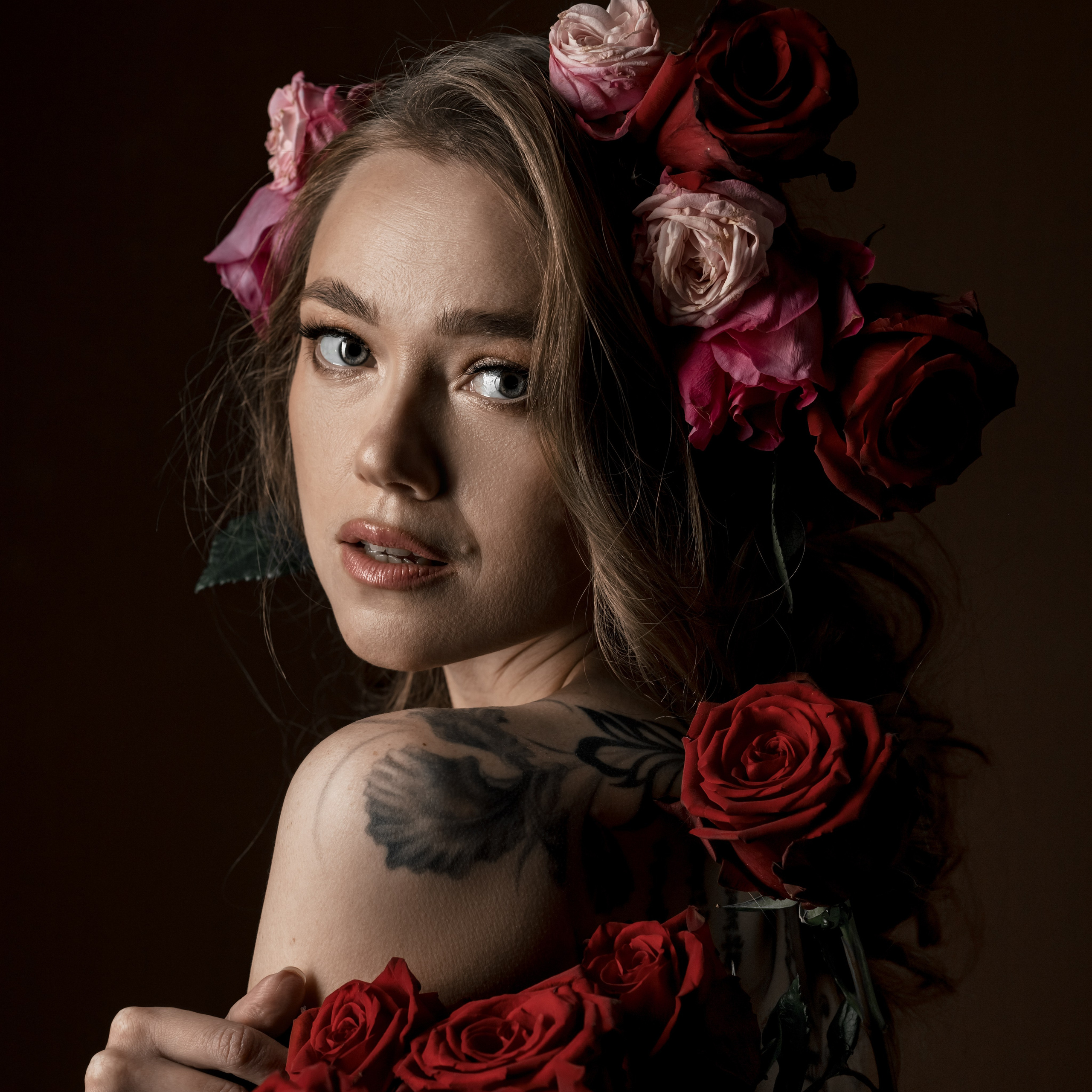 Одетая в розы