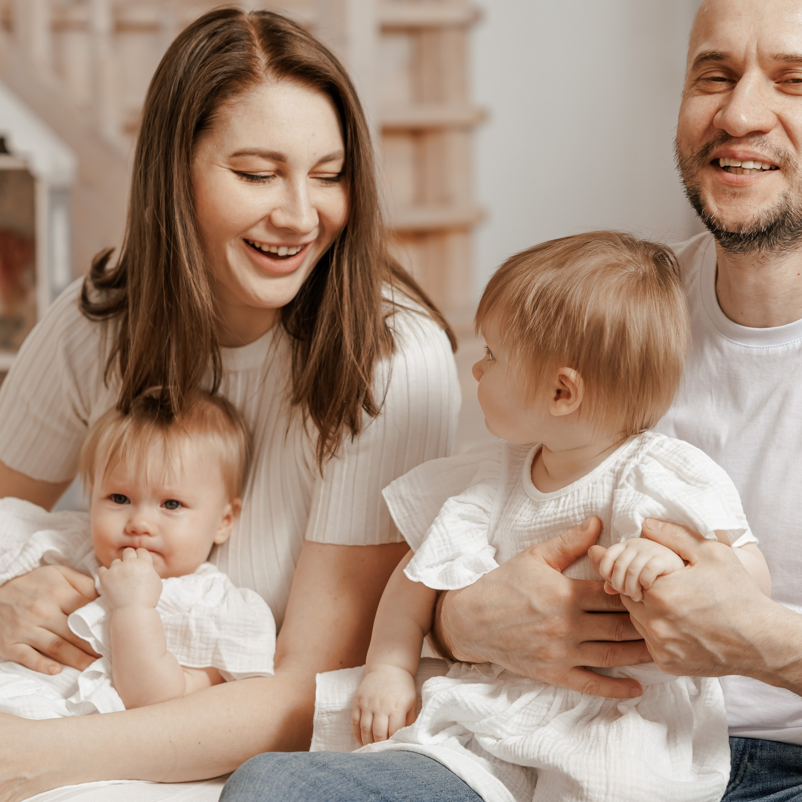 В студии на 1 год близняшек