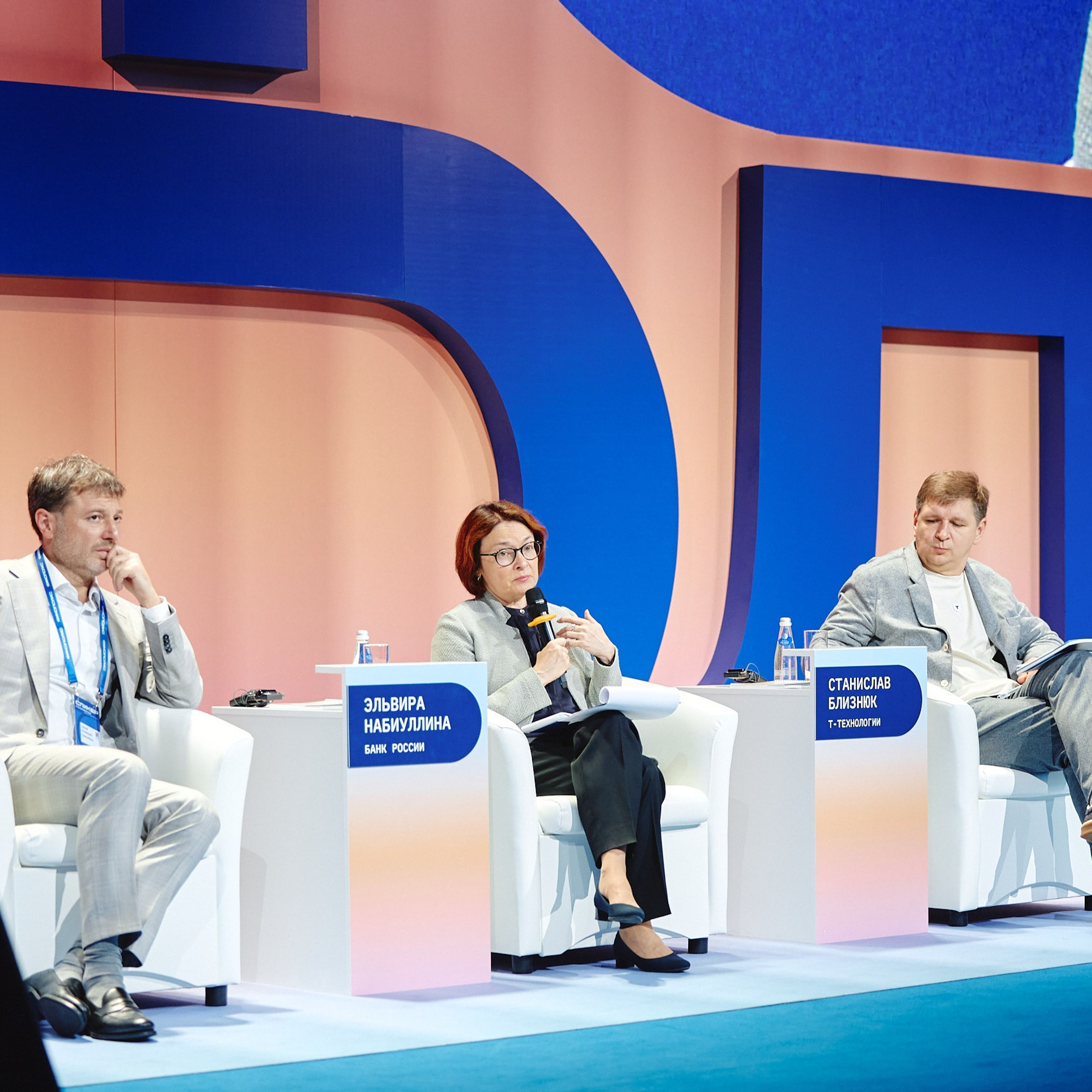 ФИНОПОЛИС 2025. Съёмка для холдинга «Т1» и «ТОЧКА БАНК». Фотограф Григорий Сотников